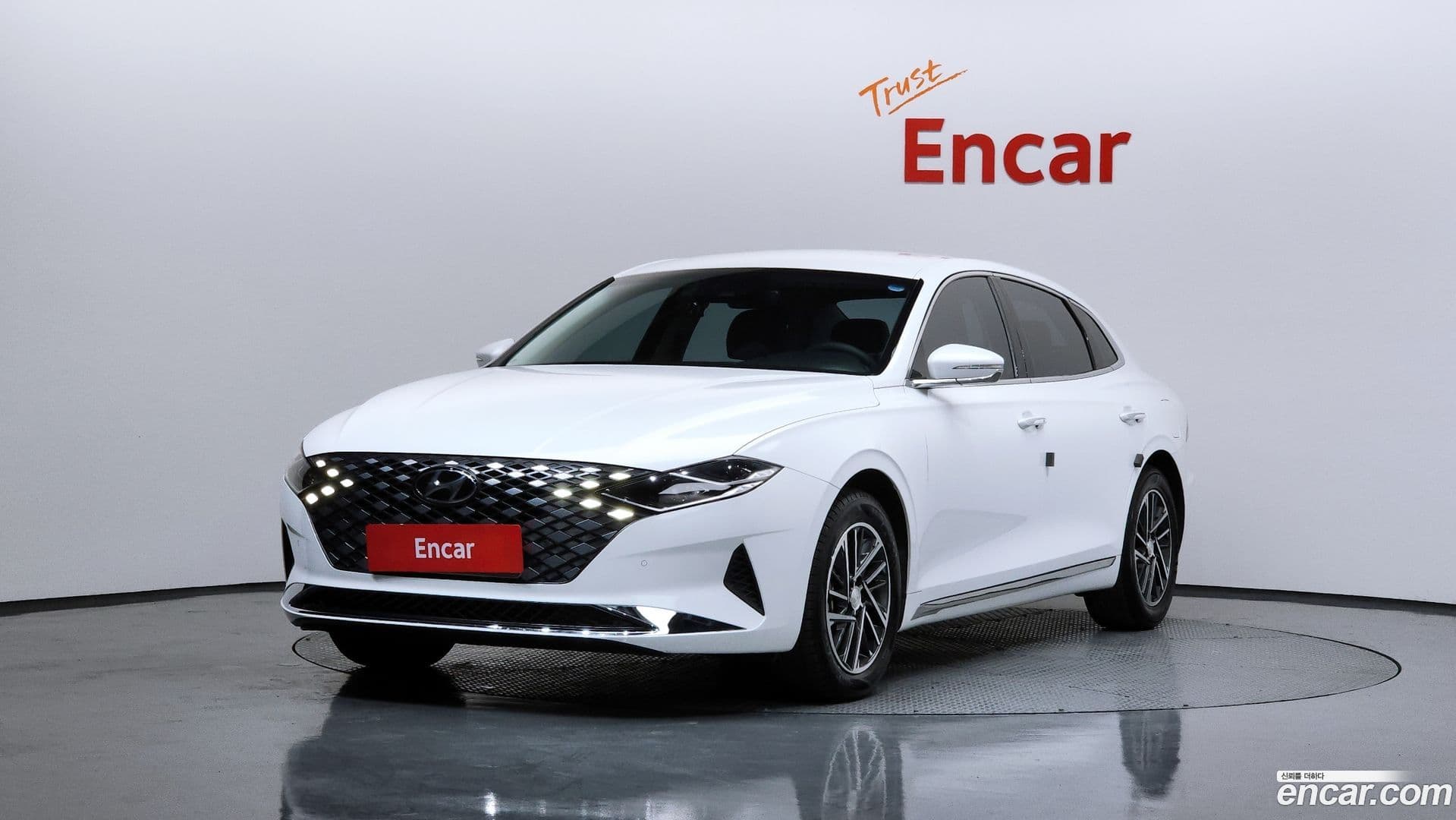 Main__Slider__Photo:Grandeur Hyundai 2022.3-0