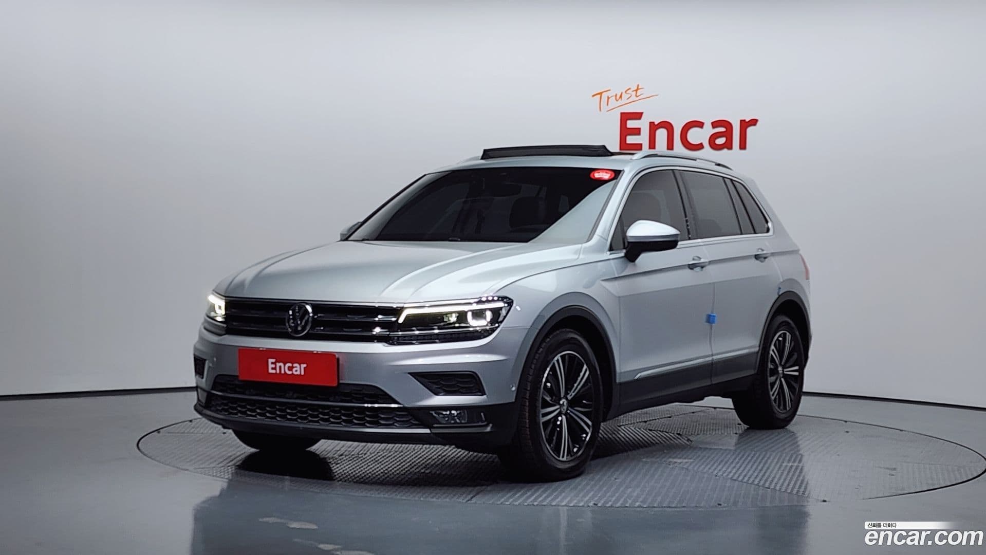 Main__Slider__Photo:Tiguan Volkswagen 2018.4-0