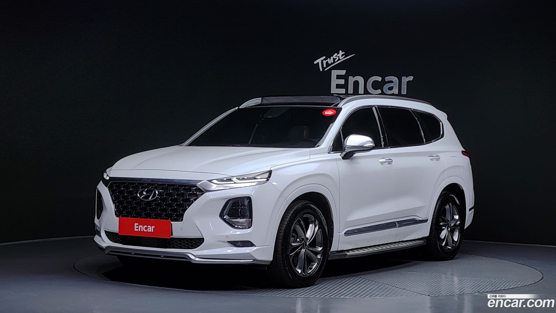 Main__Slider__Photo:Santafe Hyundai 2019.4-0