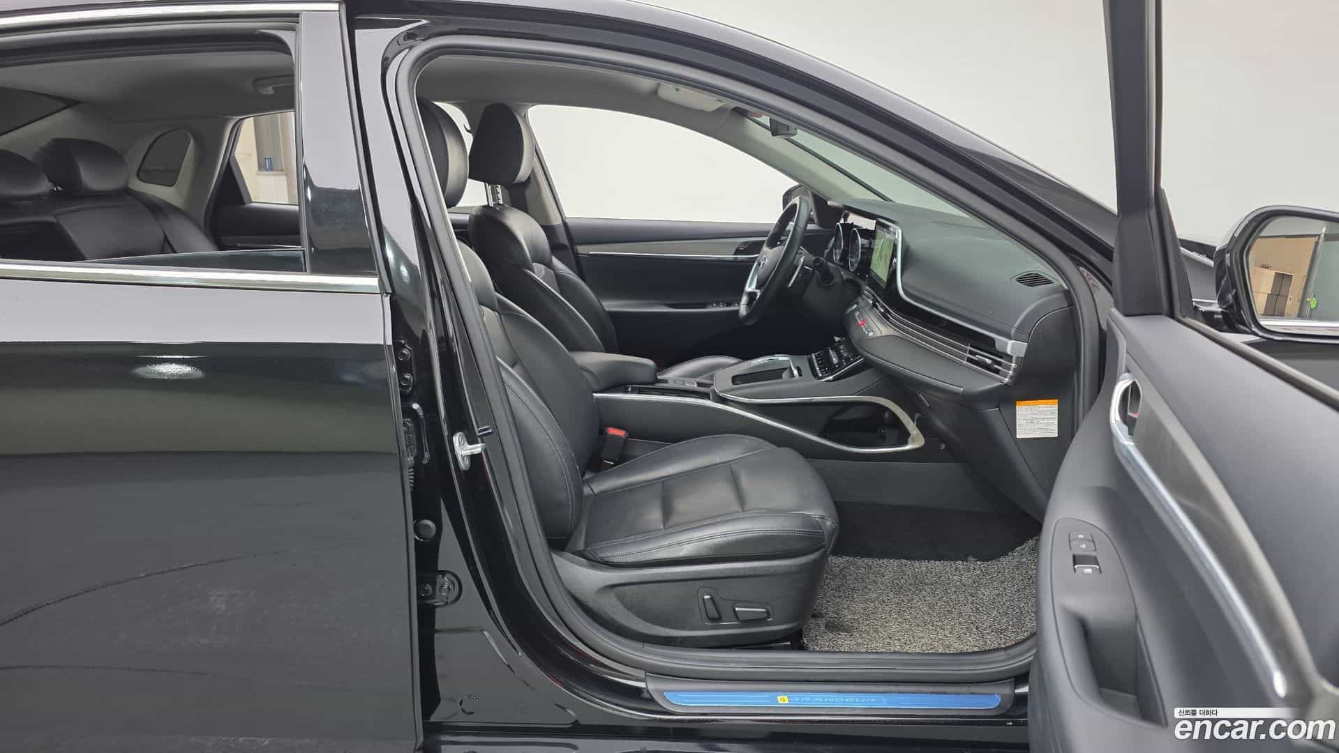Grandeur Hyundai 2021.8-OPTION-015