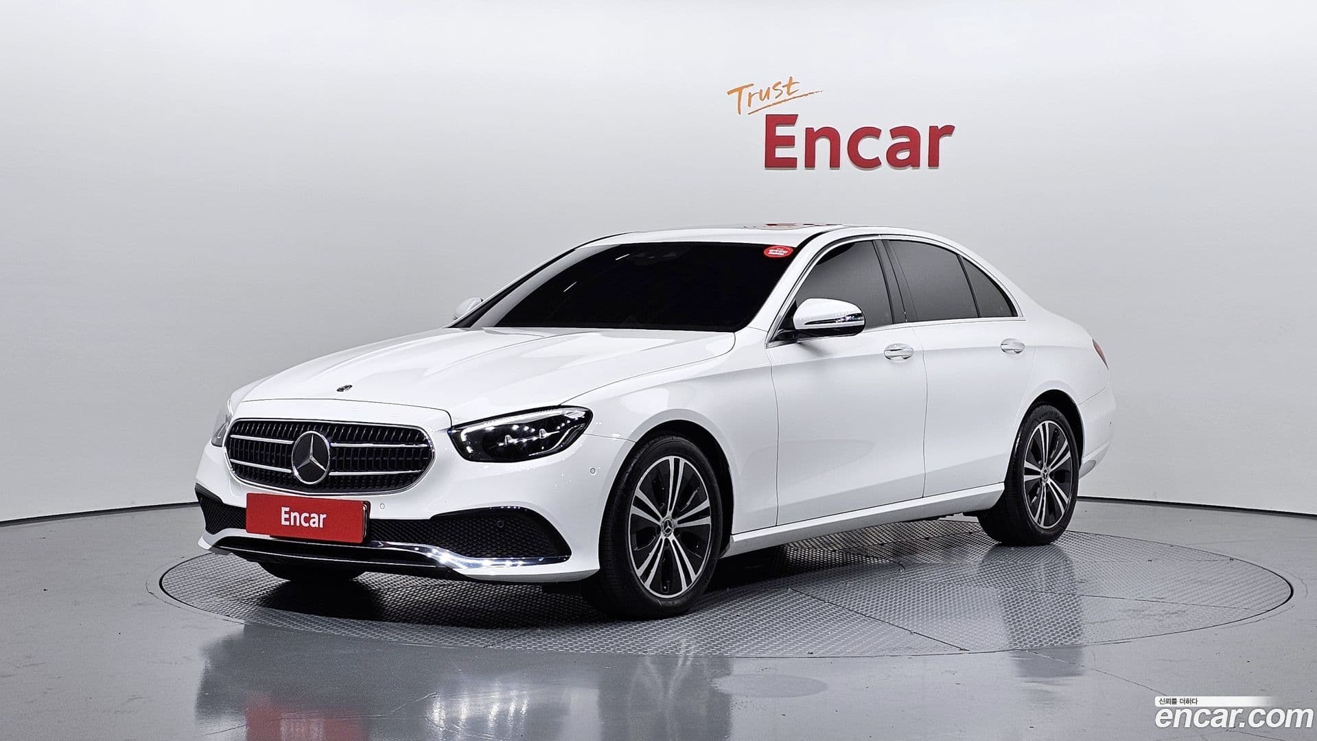 Main__Slider__Photo:E-Class Mercedes-Benz 2021.3-0