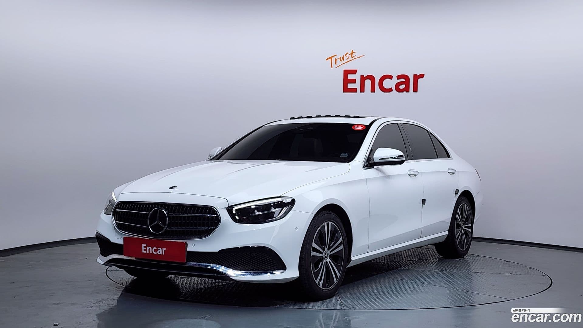 Main__Slider__Photo:E-Class Mercedes-Benz 2020.11-0