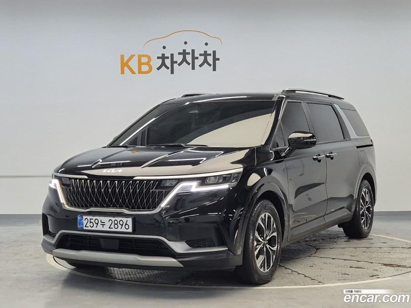 Main__Slider__Photo:Canival Kia 2023.7-0