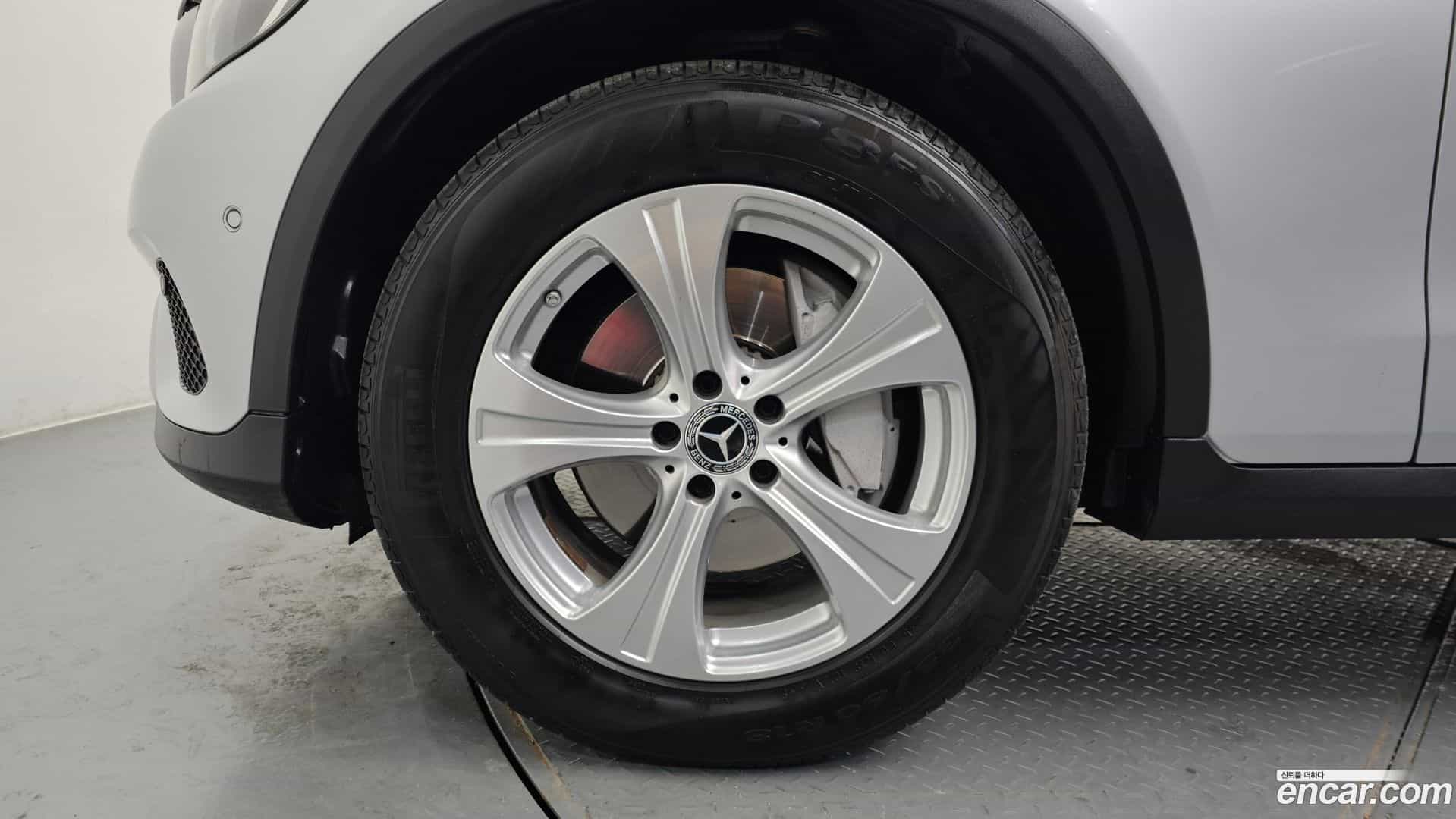 GLC-Class Mercedes-Benz 2017.2-OUTER-005