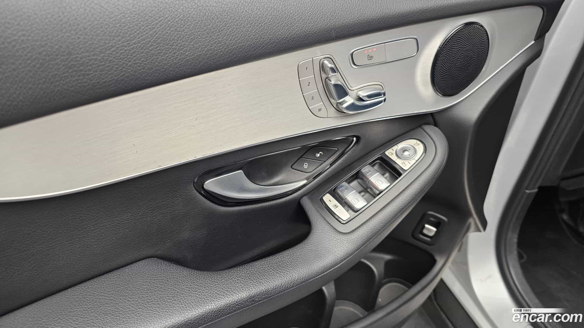 GLC-Class Mercedes-Benz 2017.2-OPTION-021