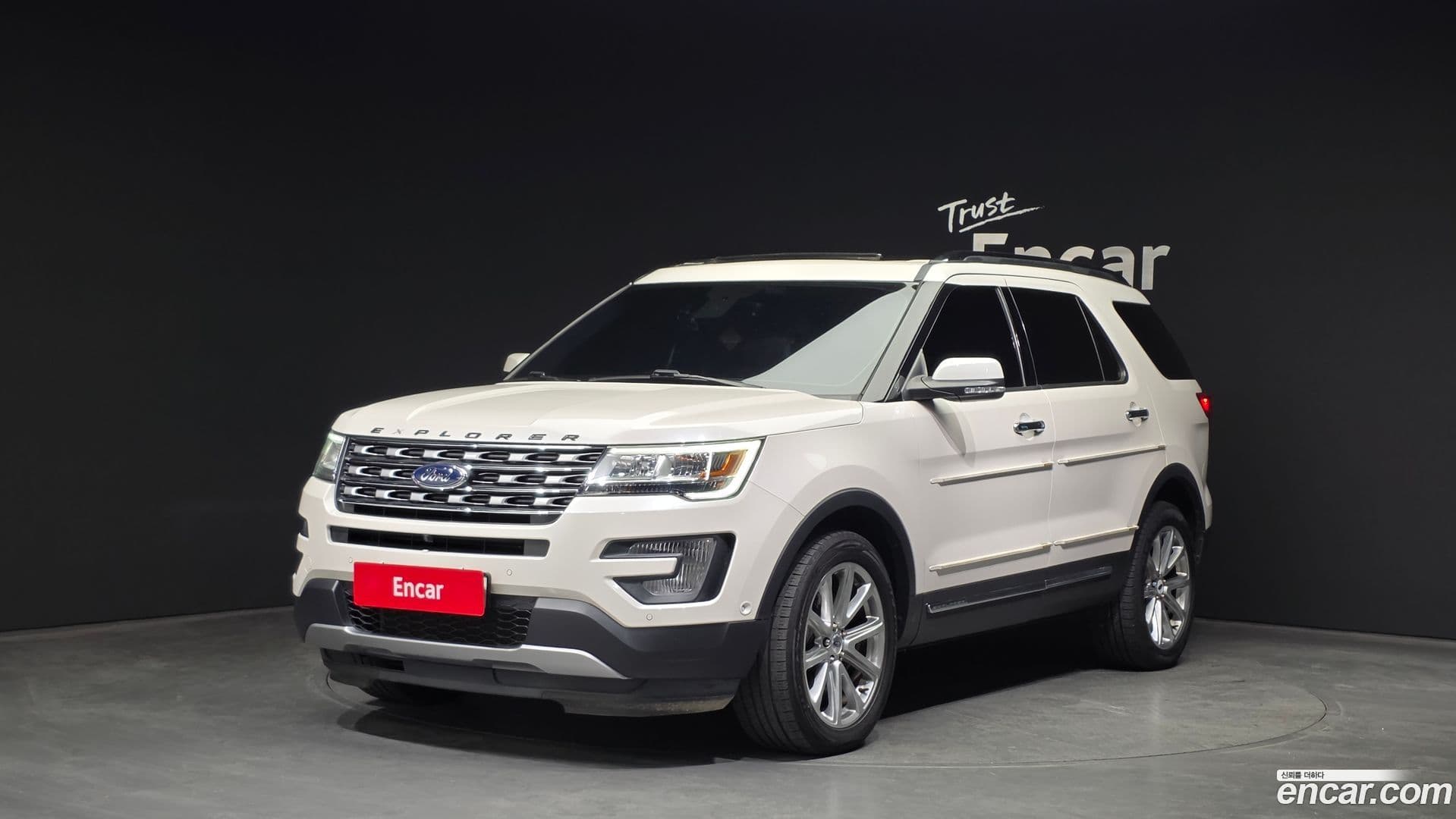Main__Slider__Photo:Explorer Ford 2017.10-0