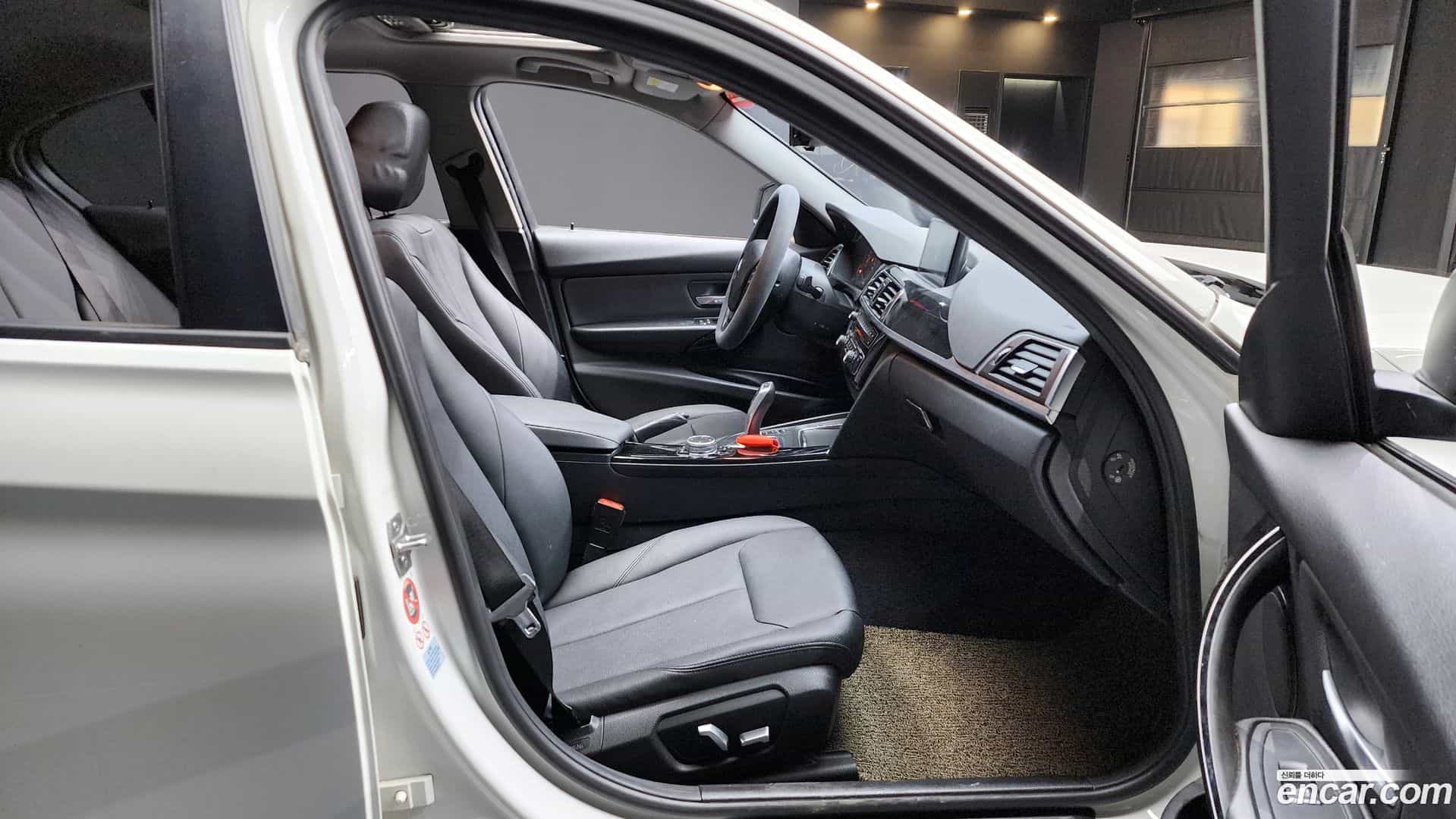 3-Series BMW 2015.10-INNER-010