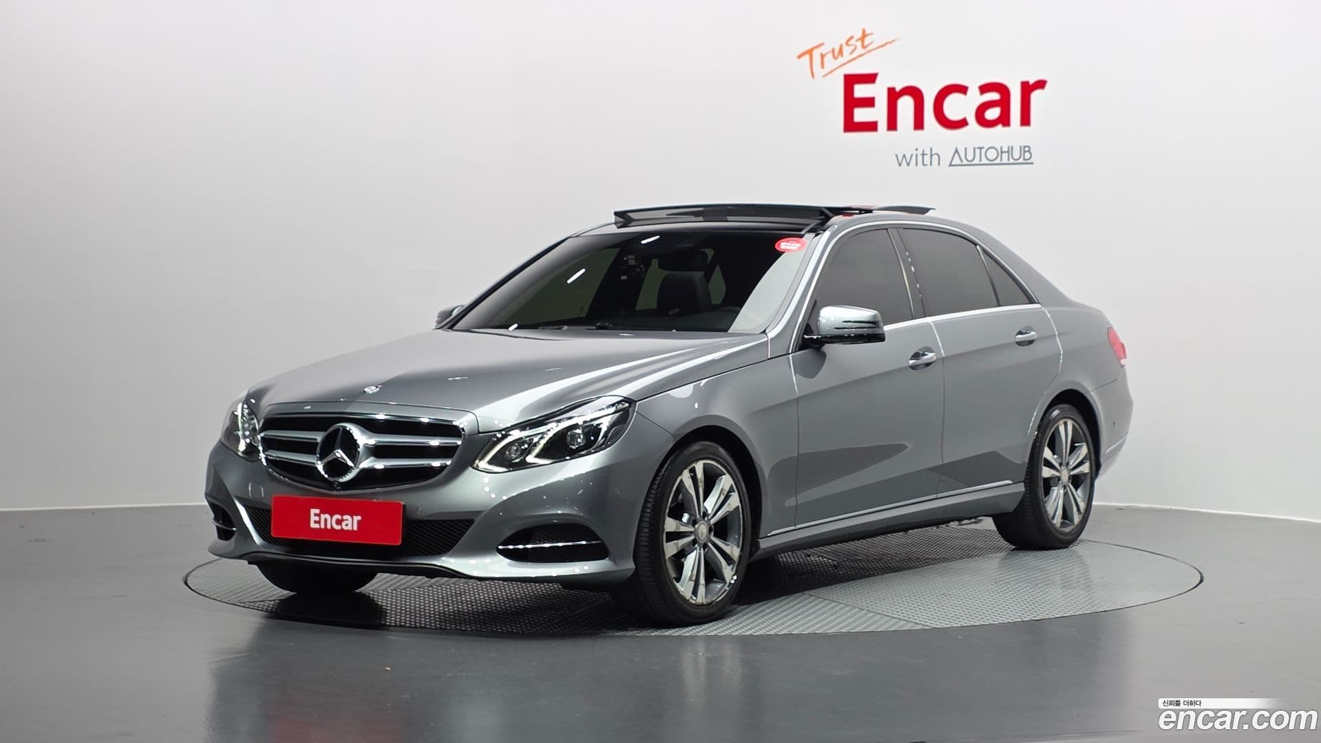Main__Slider__Photo:E-Class Mercedes-Benz 2015.4-0