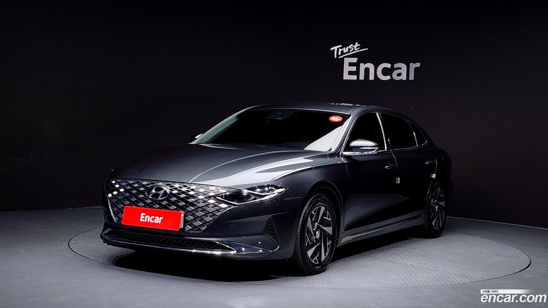 Main__Slider__Photo:Grandeur Hyundai 2021.10-0