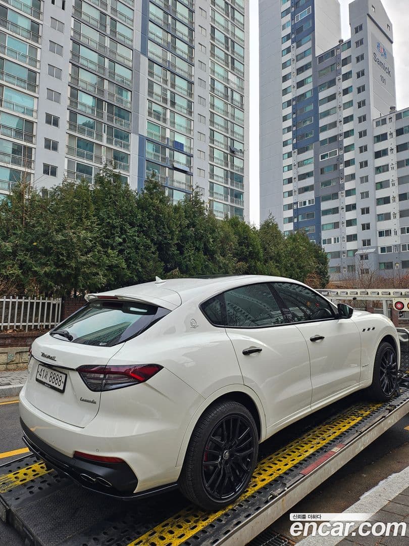 Main__Slider__Photo:Levante Maserati 2020.11-0