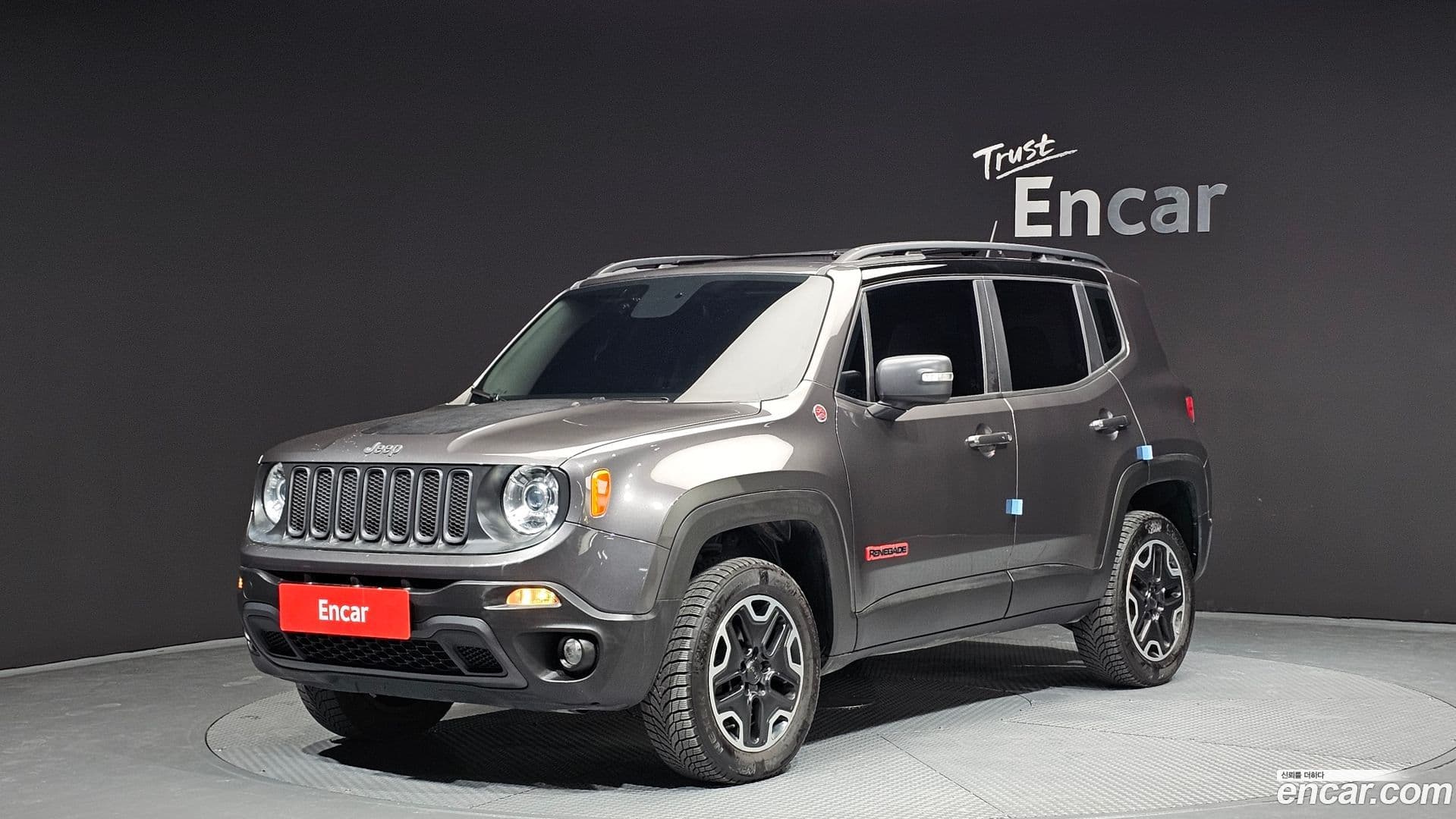 Main__Slider__Photo:Renegade Jeep 2017.11-0