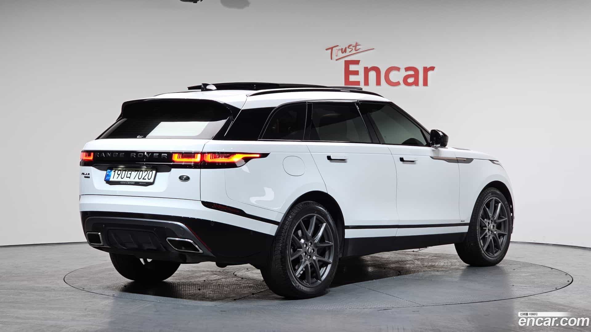 Range Rover Velar Land Rover 2021.11-OUTER-002