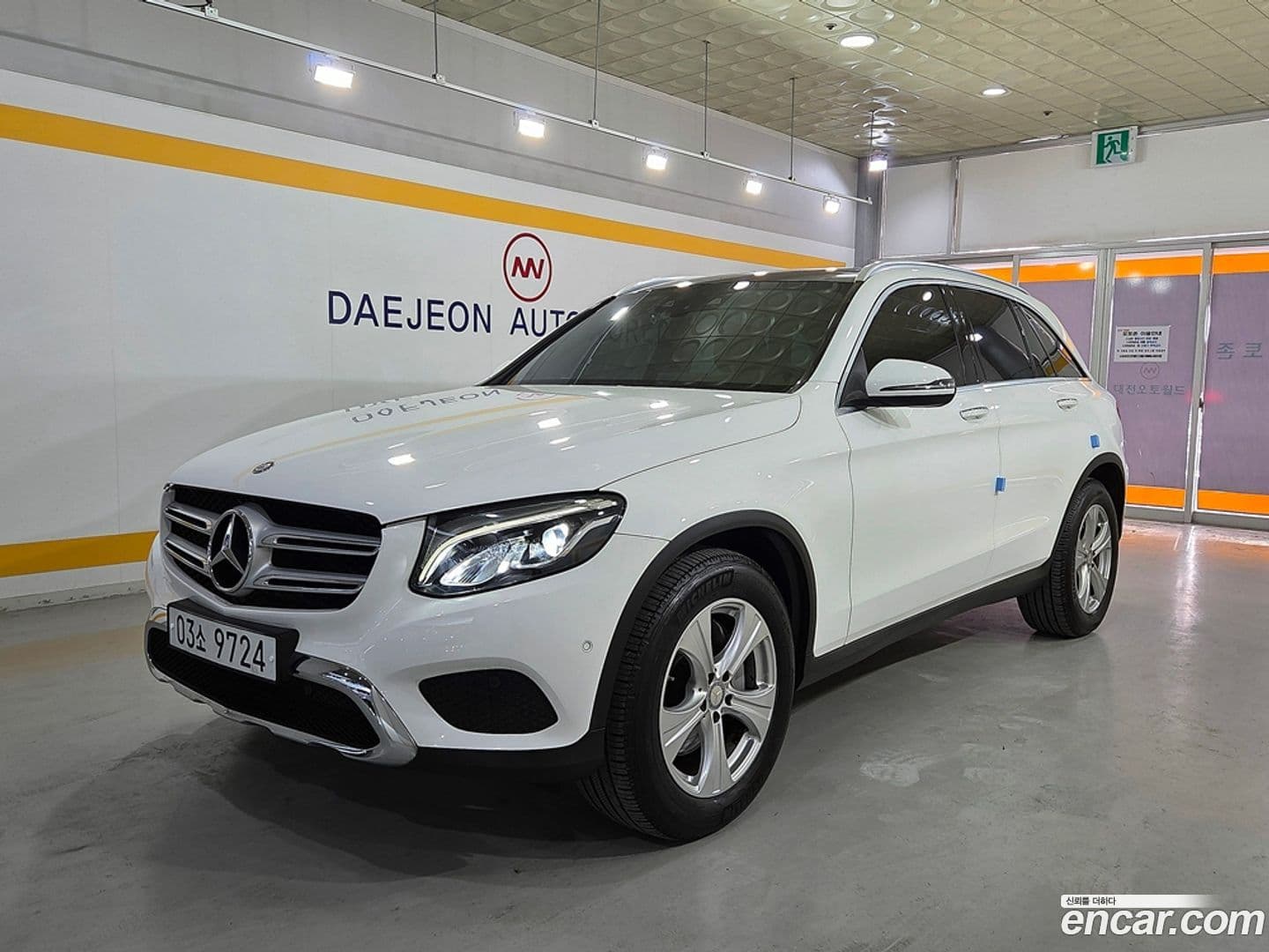 Main__Slider__Photo:GLC-Class Mercedes-Benz 2017.2-0