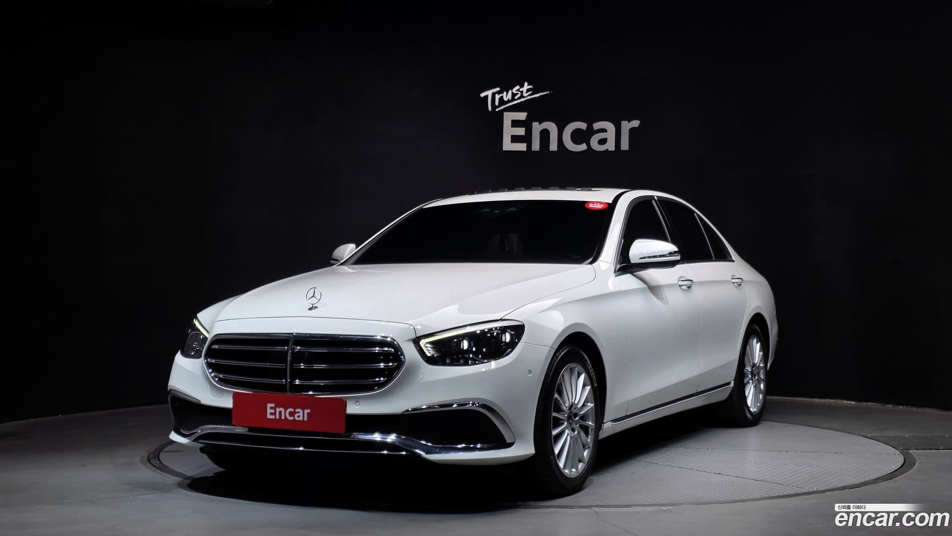 Main__Slider__Photo:E-Class Mercedes-Benz 2021.0-0