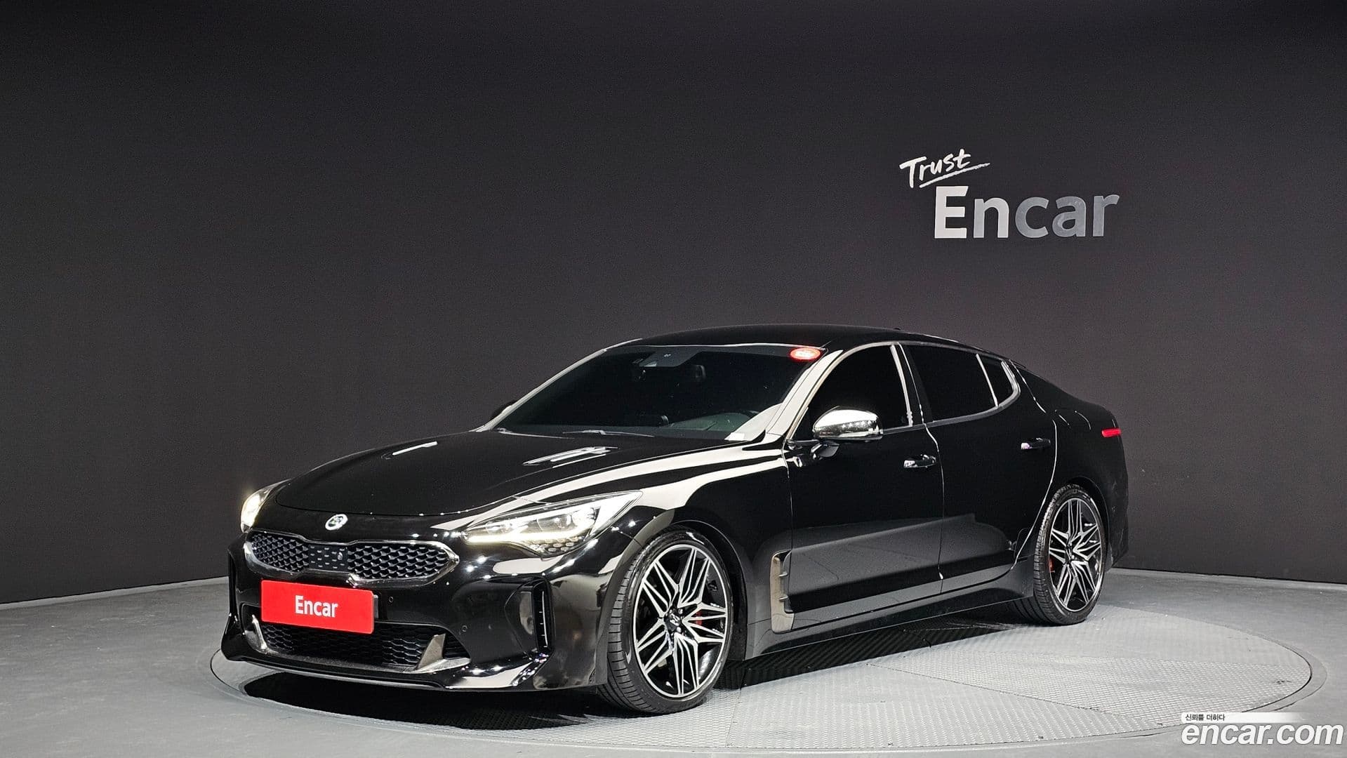 Main__Slider__Photo:Stinger Kia 2017.6-0