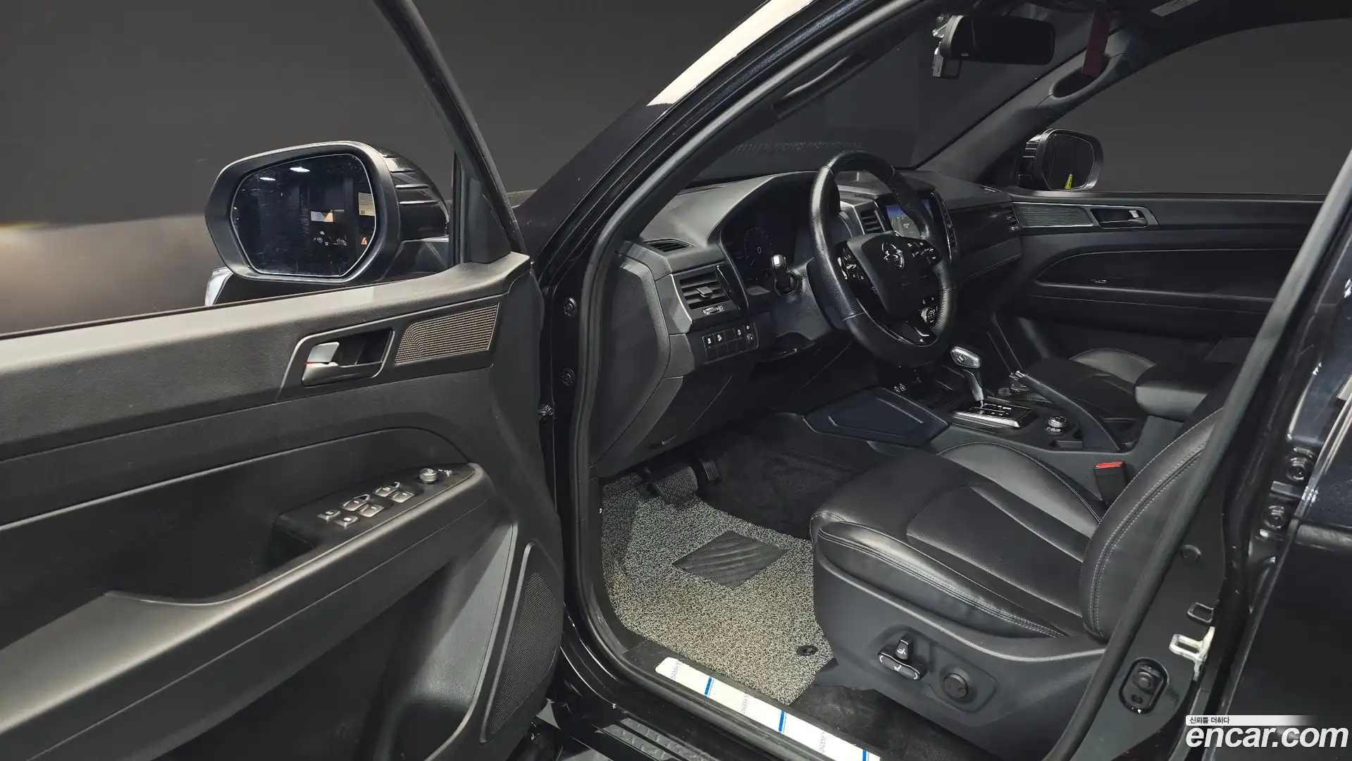 Rexton KG Mobility 2022.0-INNER-010
