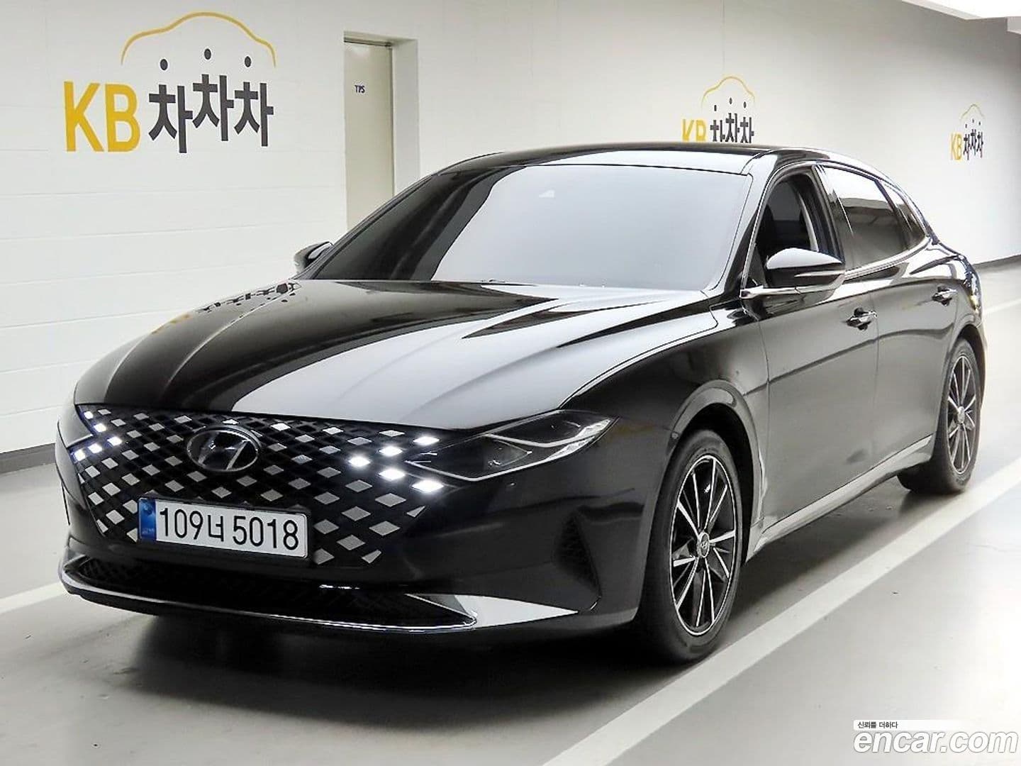 Main__Slider__Photo:Grandeur Hyundai 2022.1-0