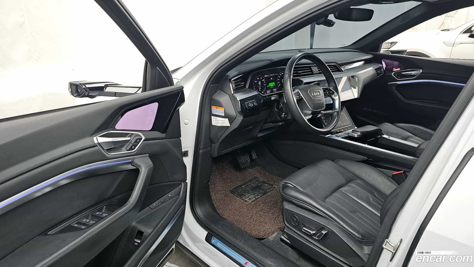 e-tron Audi 2022.6-INNER-010