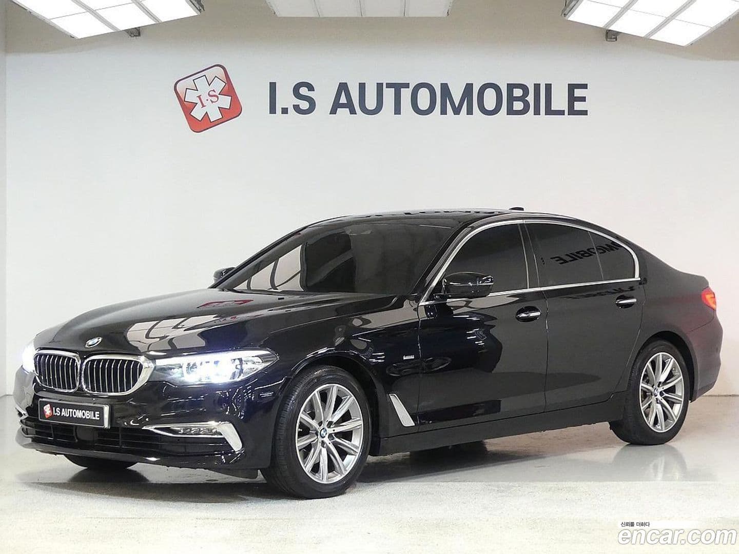 Main__Slider__Photo:5-Series BMW 2018.9-0