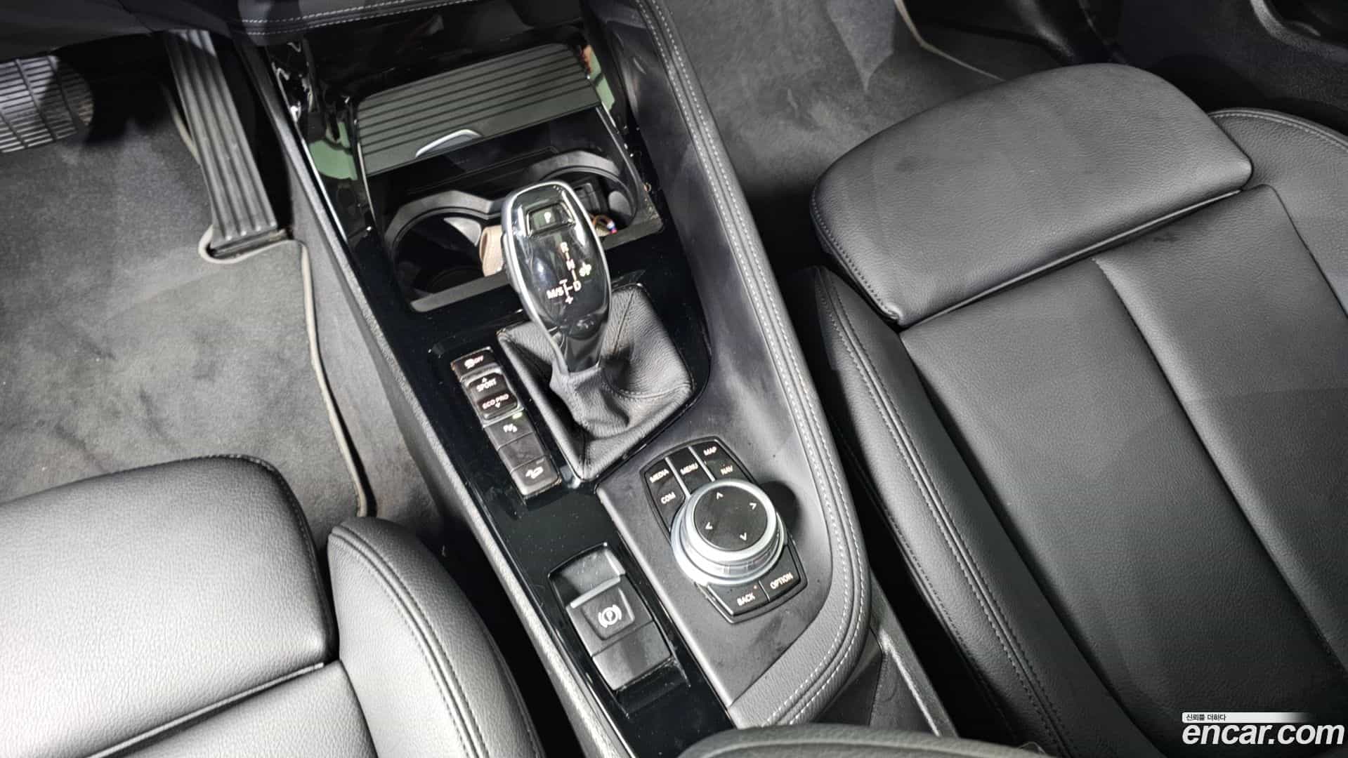 X2 (F39) BMW 2021.6-INNER-009