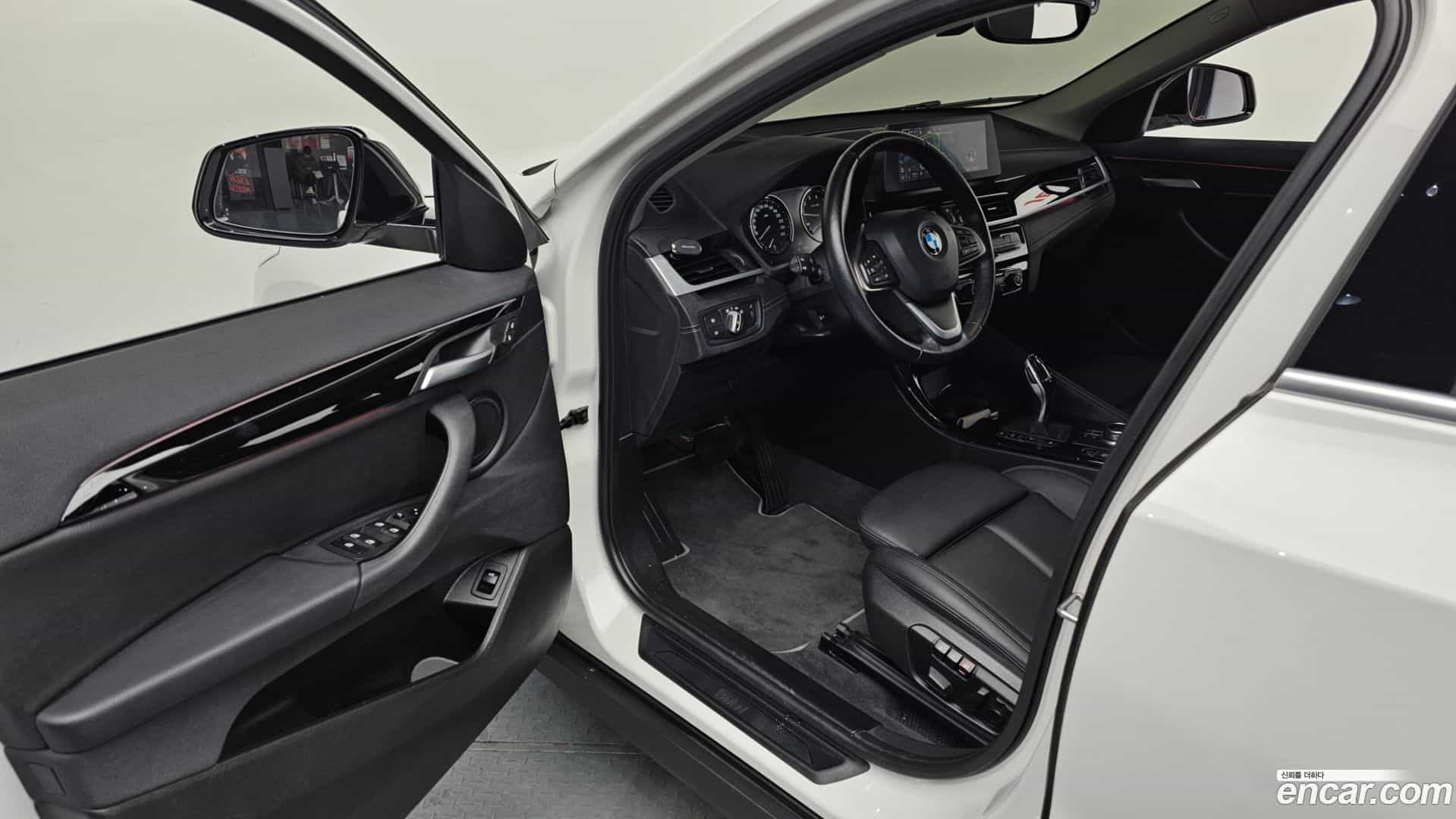 X2 (F39) BMW 2021.6-INNER-010