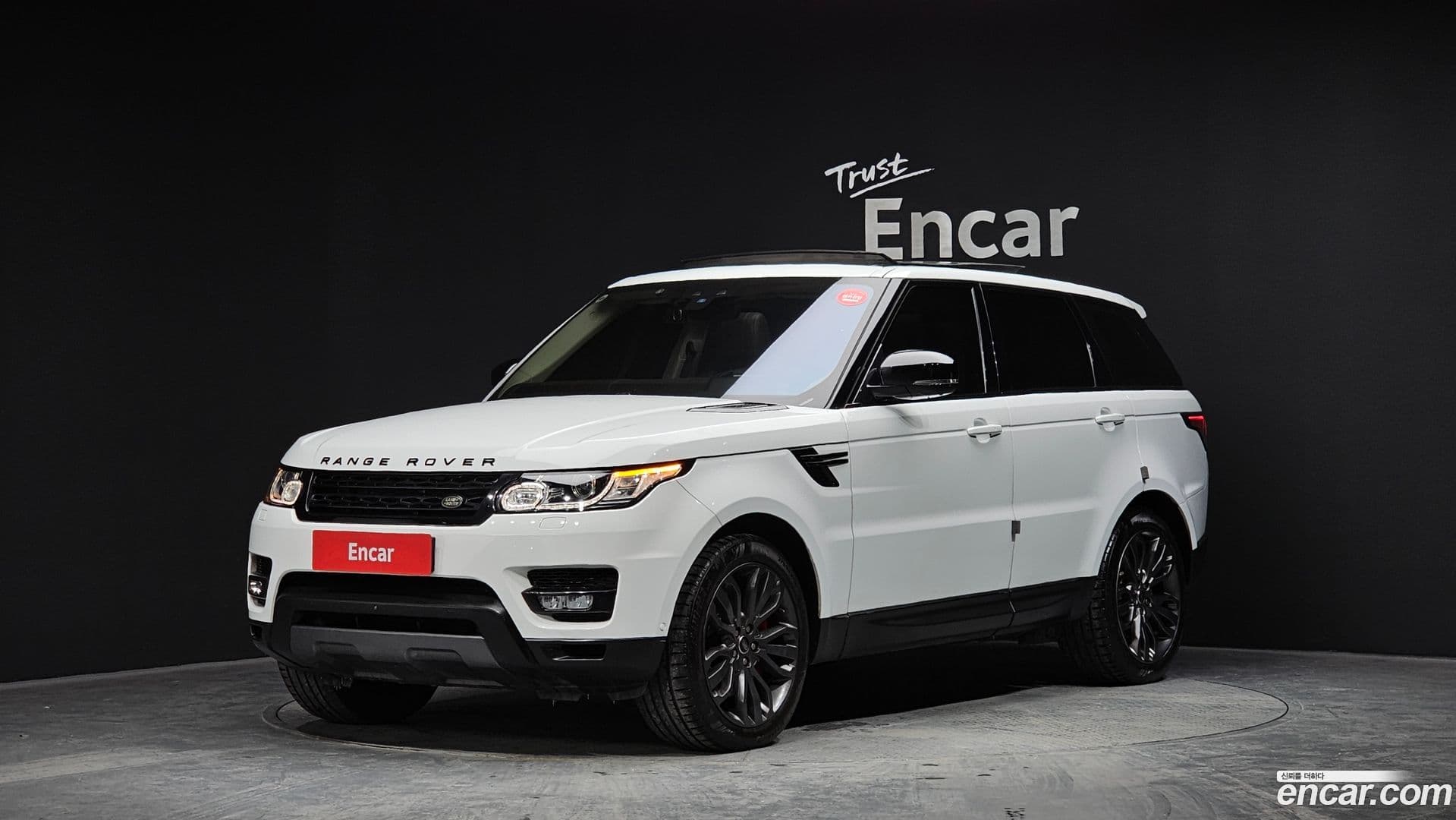 Main__Slider__Photo:Range Rover Sport Land Rover 2017.8-0