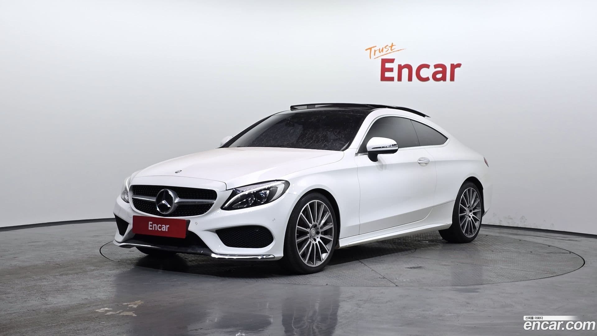 Main__Slider__Photo:C-Class Mercedes-Benz 2016.8-0