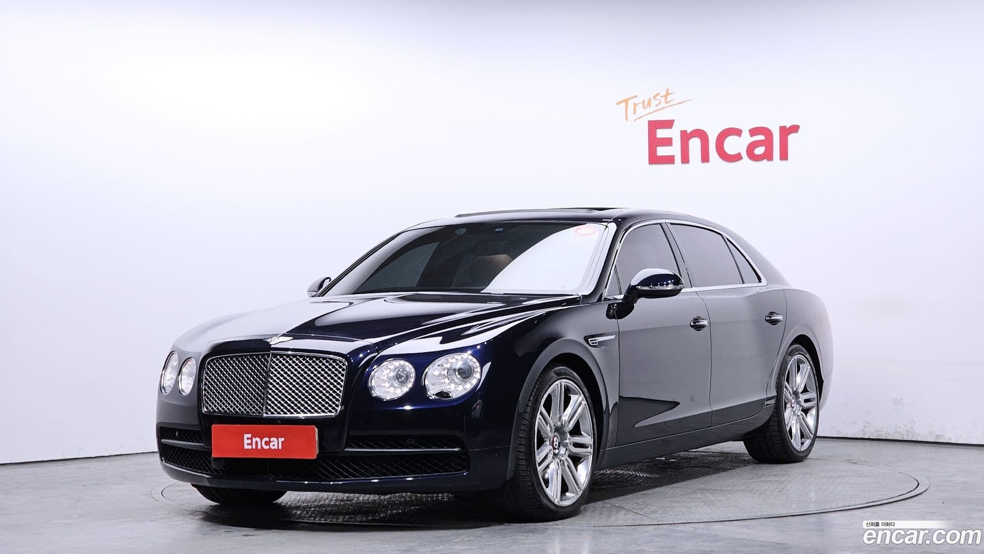 Main__Slider__Photo:Flying Spur Bentley 2018.3-0