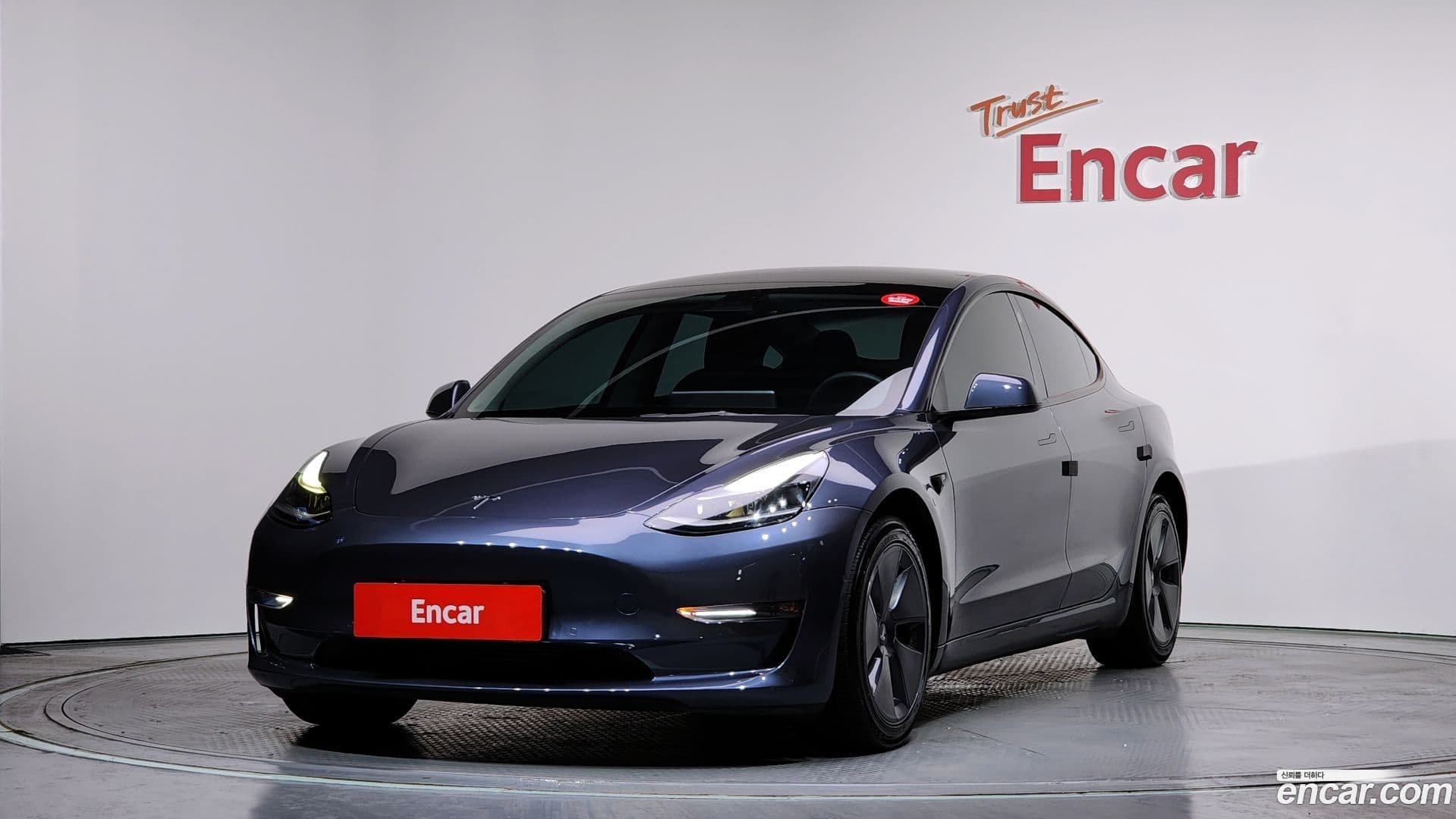 Main__Slider__Photo:Model 3 Tesla 2022.8-0