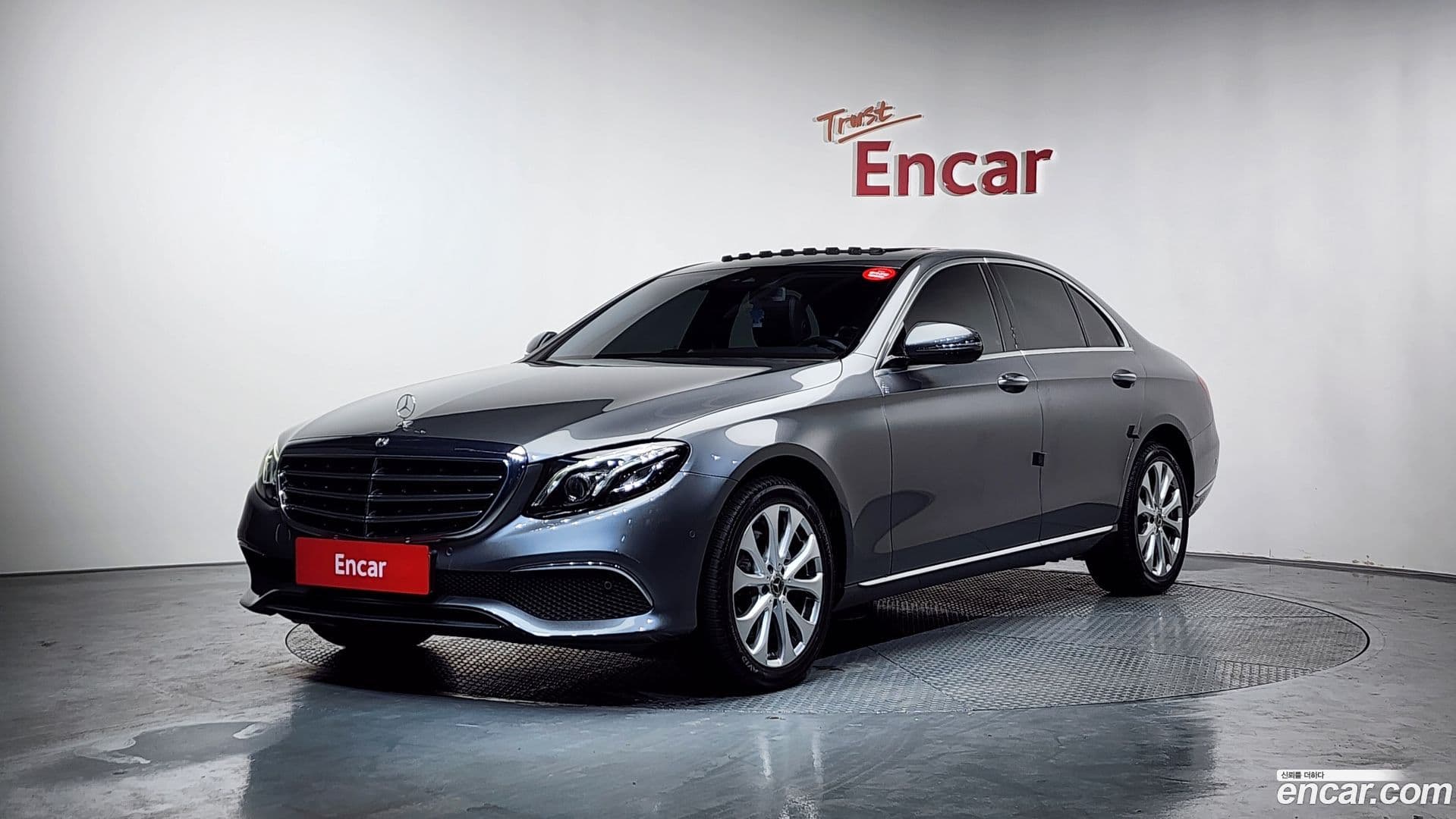 Main__Slider__Photo:E-Class Mercedes-Benz 2020.6-0