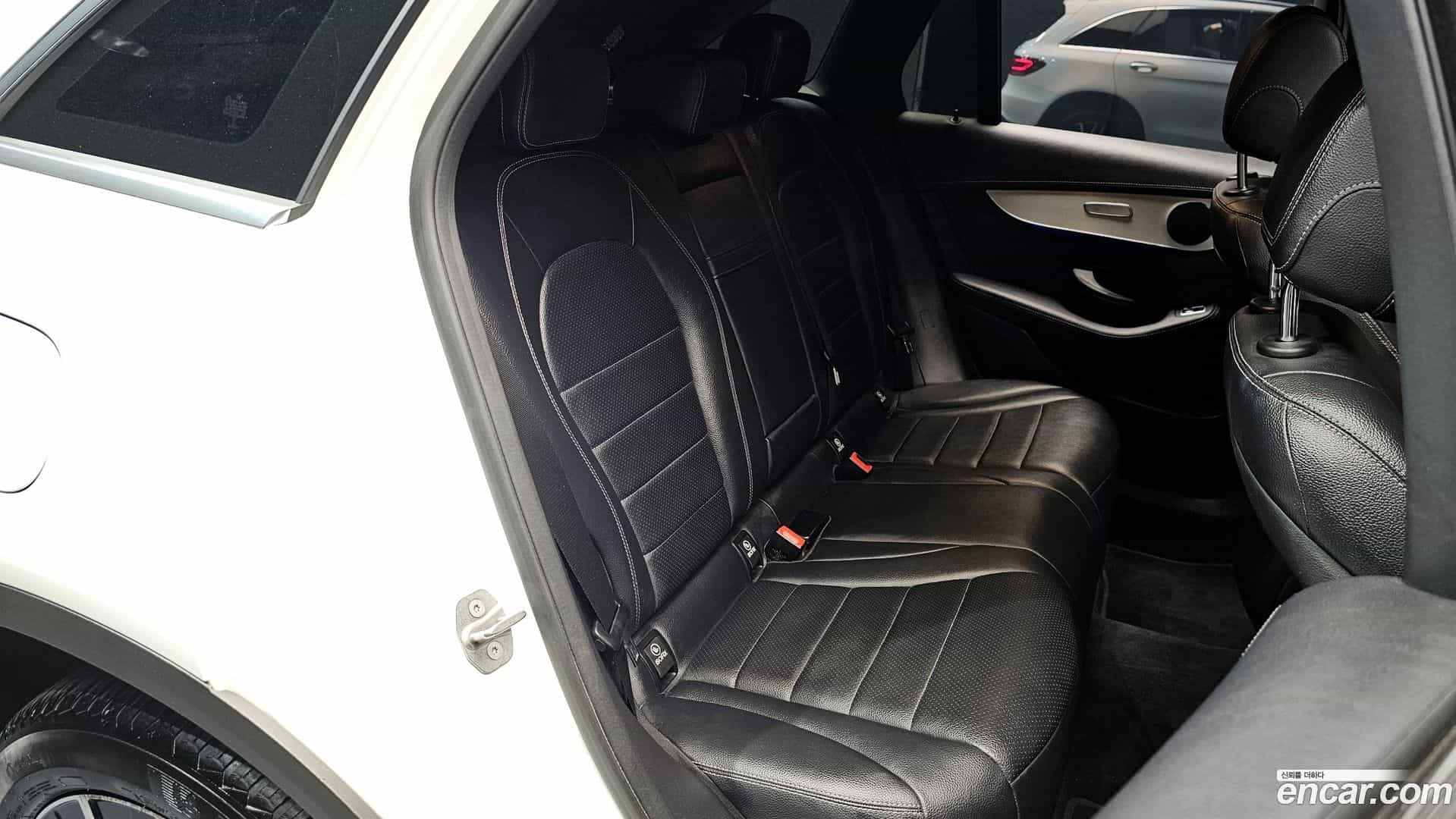 GLC-Class Mercedes-Benz 2021.1-OPTION-016
