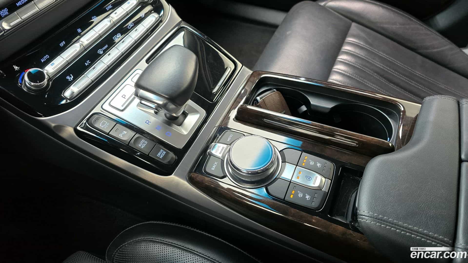 EQ900 Genesis 2016.1-INNER-009
