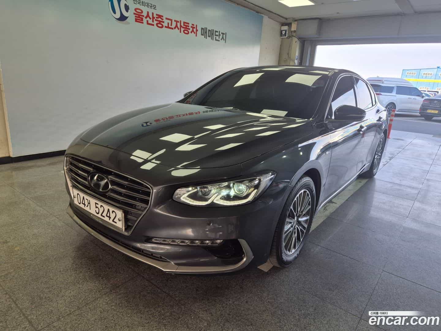 Grandeur Hyundai 2017.8-OUTER-001