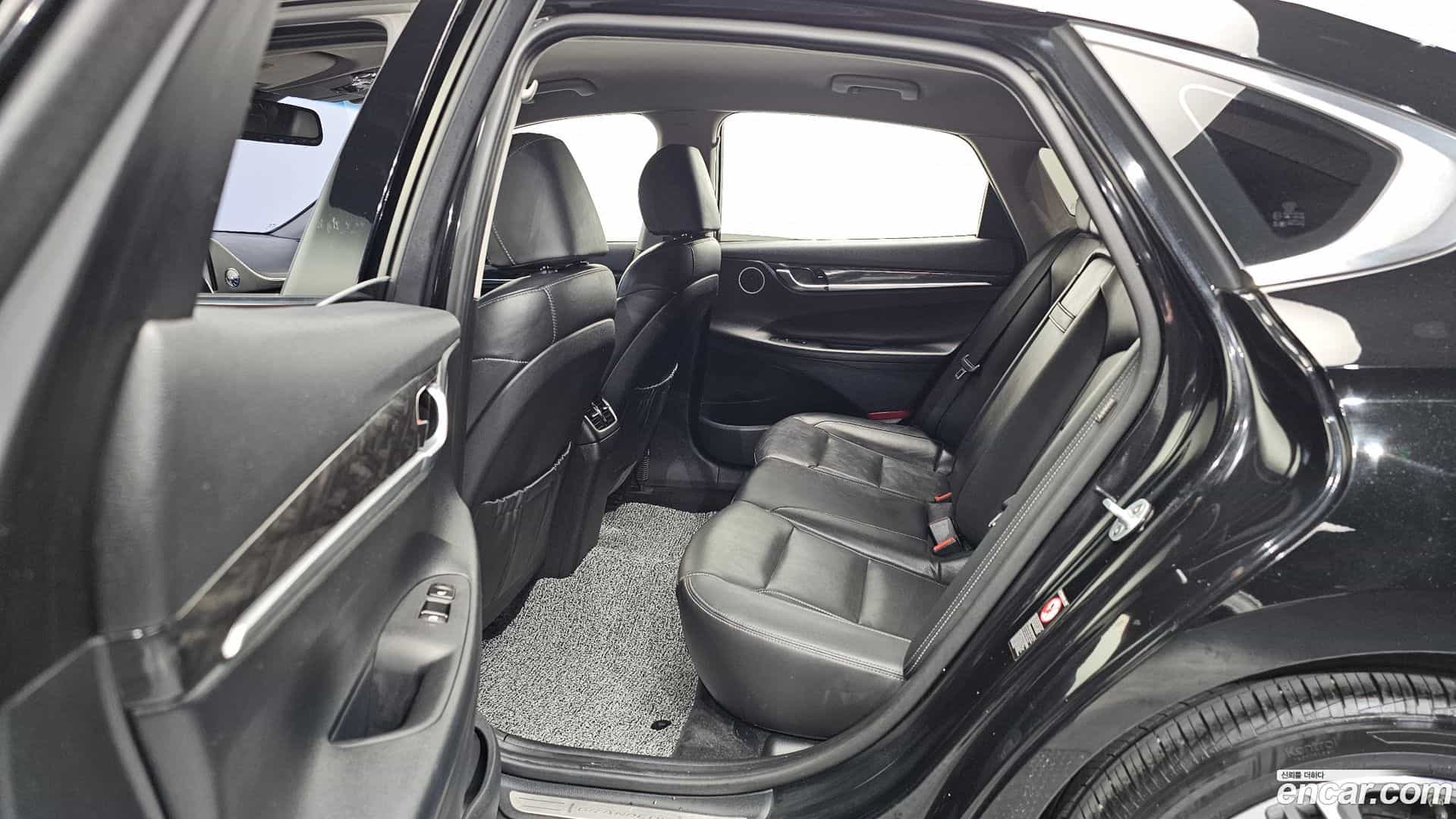 Grandeur Hyundai 2019.0-OPTION-015