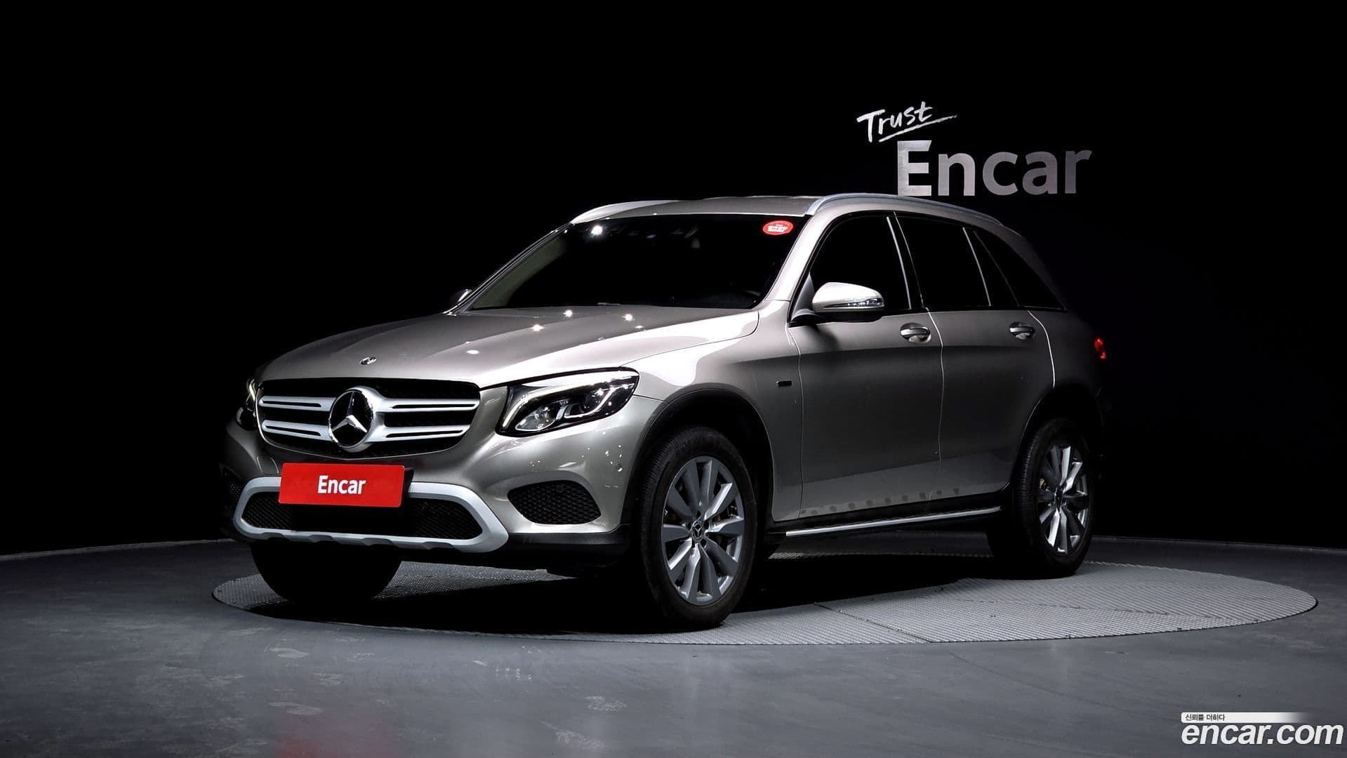Main__Slider__Photo:GLC-Class Mercedes-Benz 2019.4-0