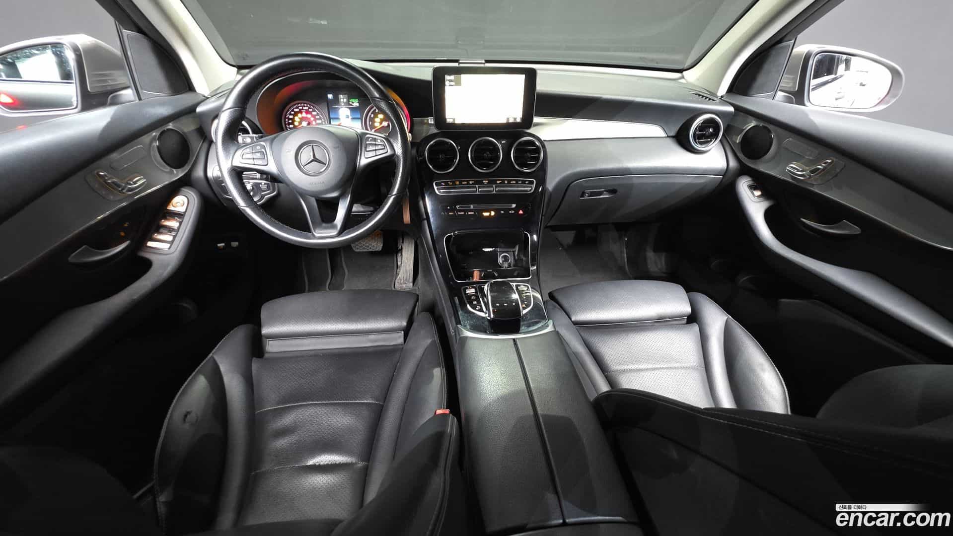 GLC-Class Mercedes-Benz 2019.4-INNER-007