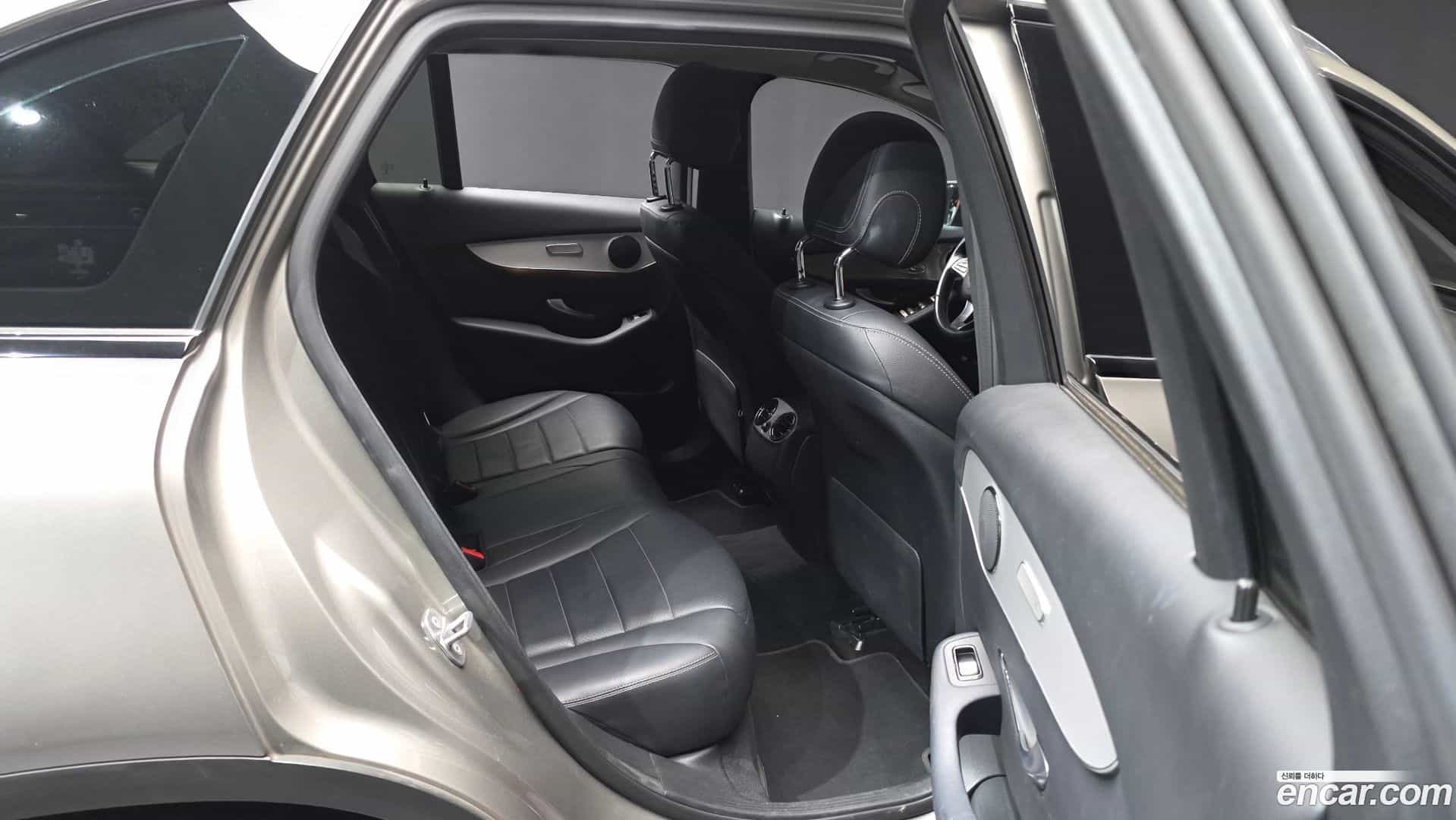 GLC-Class Mercedes-Benz 2019.4-OPTION-016