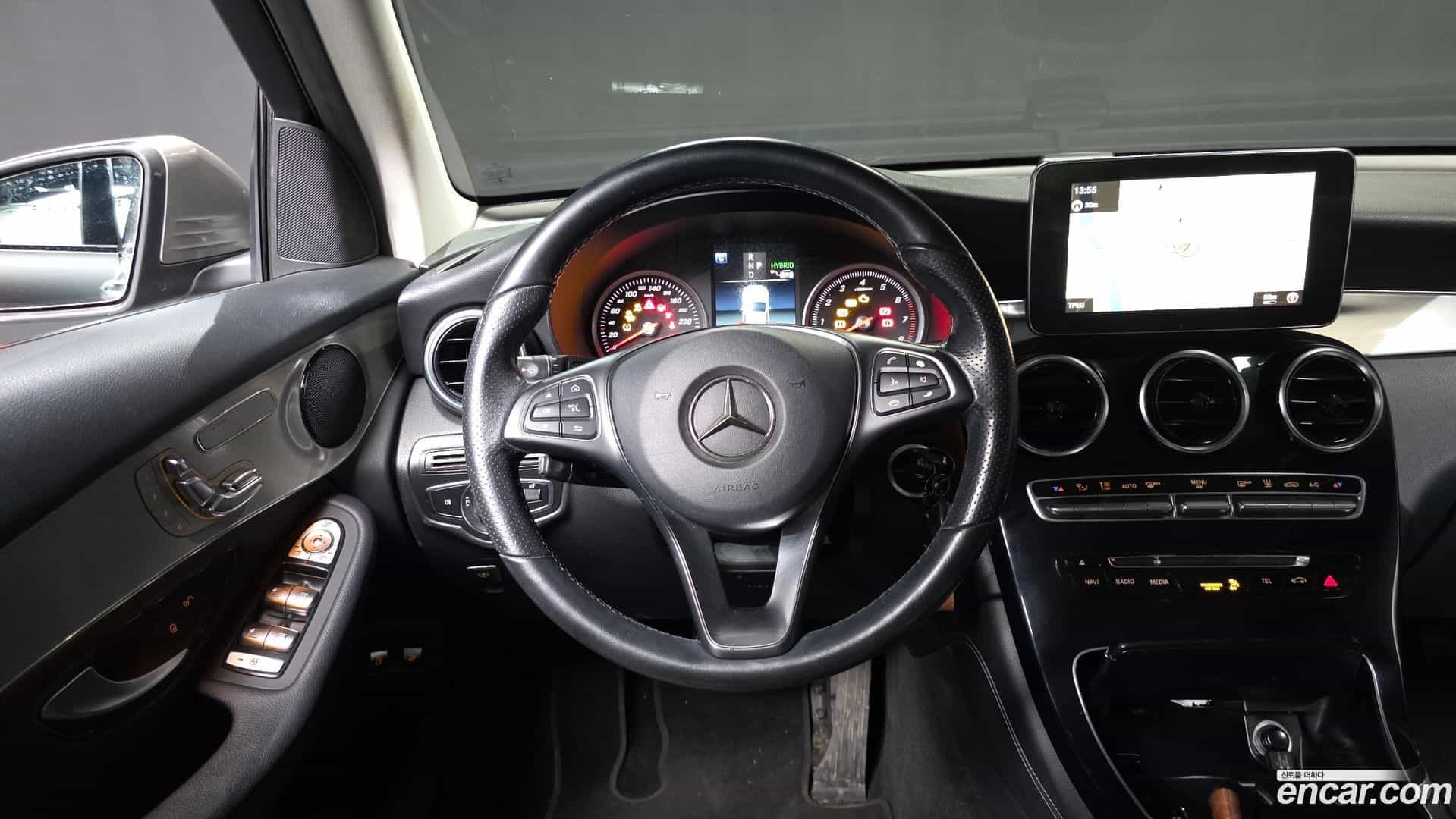 GLC-Class Mercedes-Benz 2019.4-OPTION-017