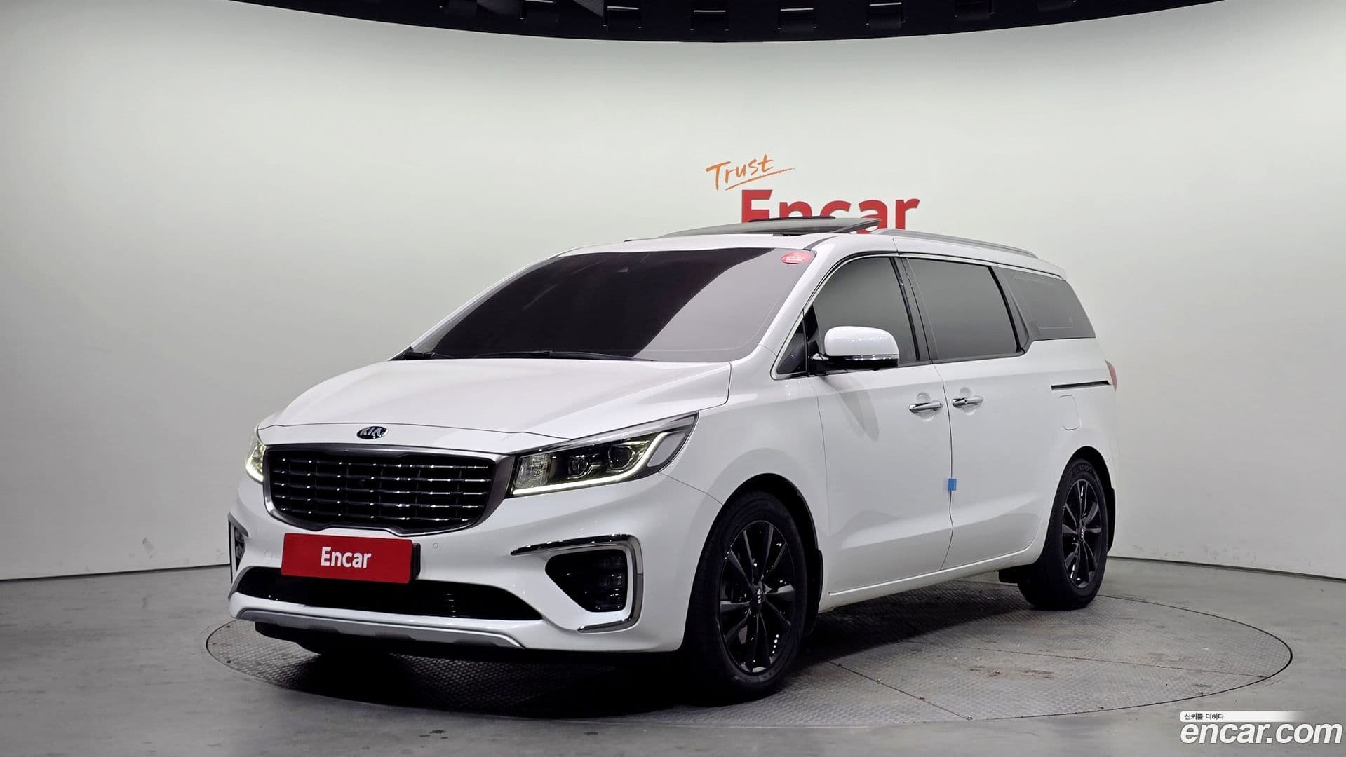 Main__Slider__Photo:Canival Kia 2019.3-0