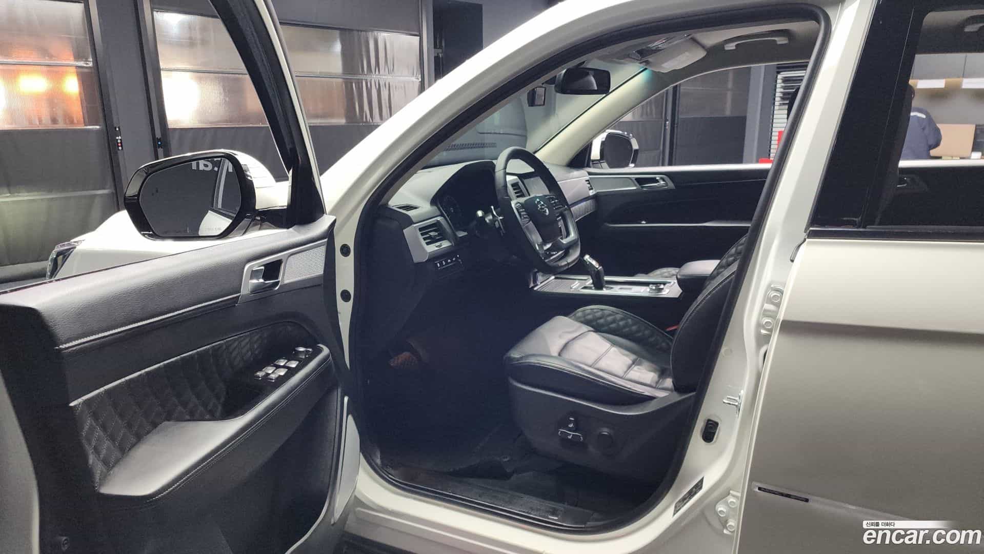 Rexton KG Mobility 2022.9-INNER-010