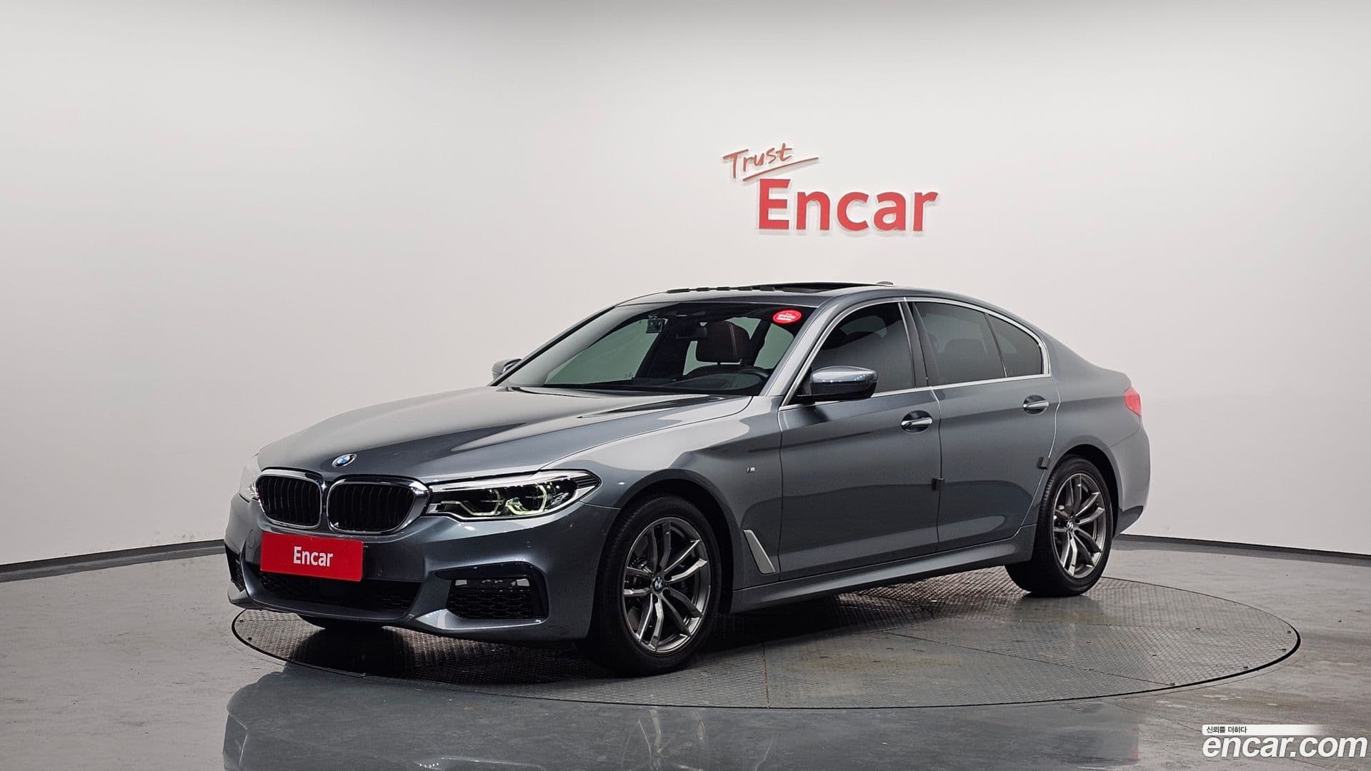 Main__Slider__Photo:5-Series BMW 2018.3-0