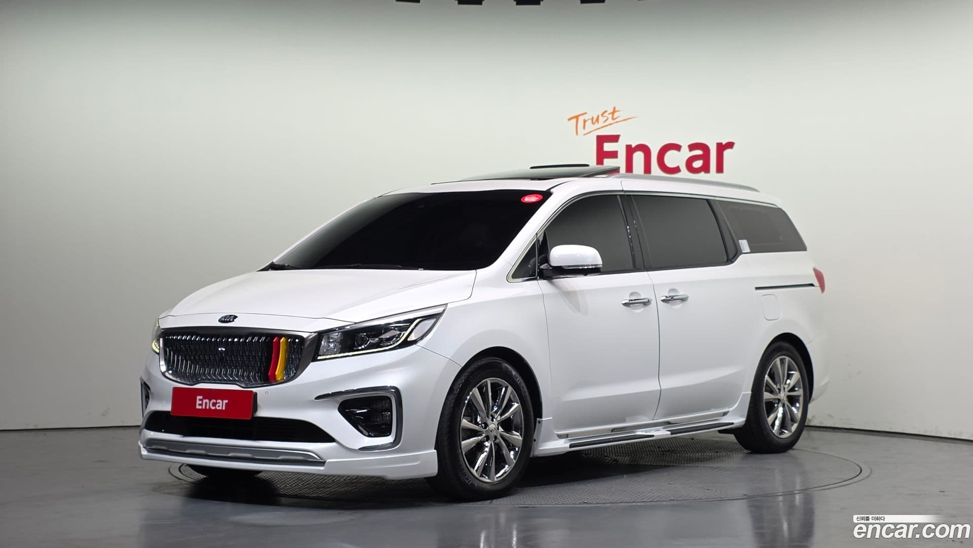 Main__Slider__Photo:Canival Kia 2019.8-0