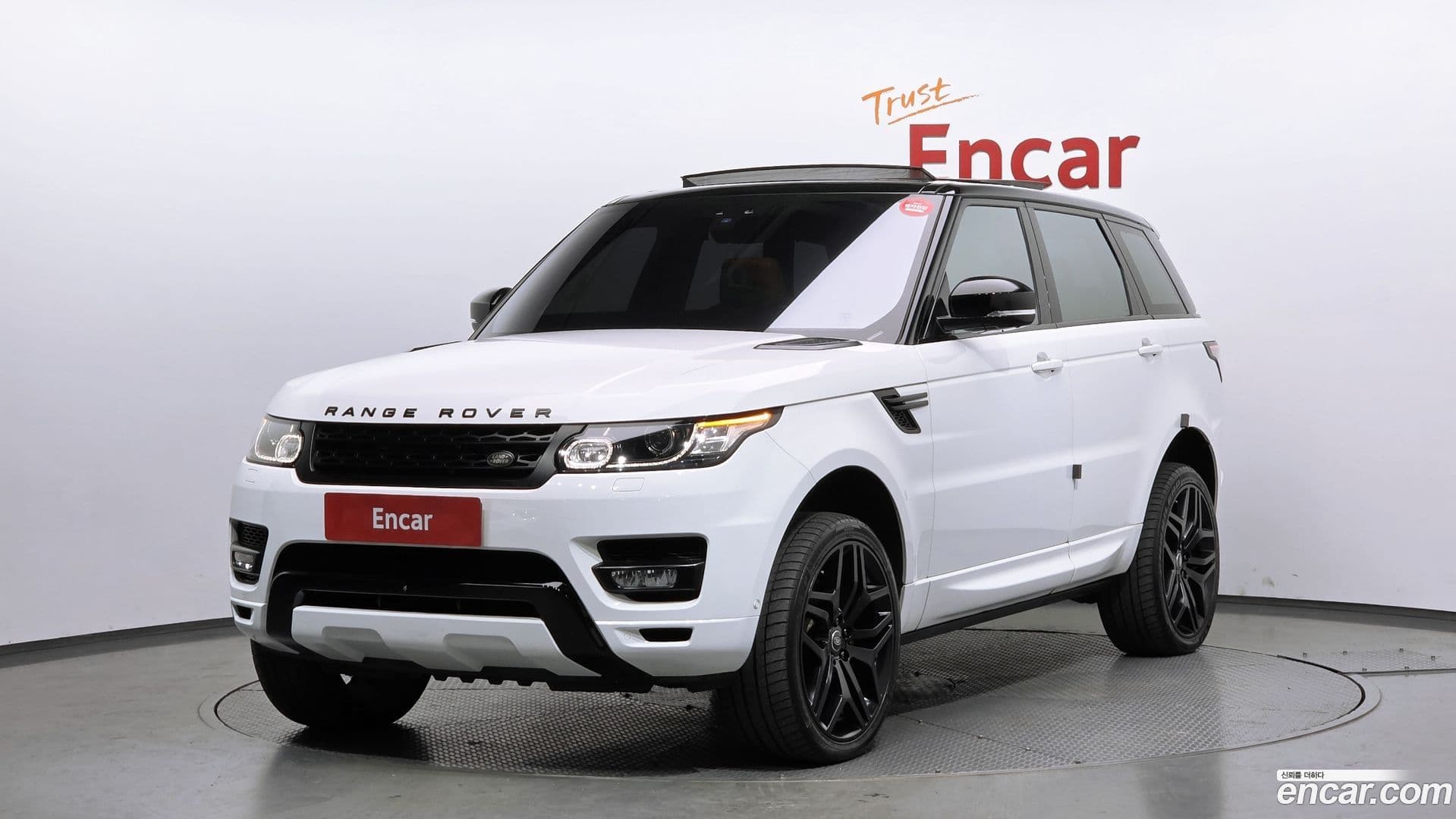 Main__Slider__Photo:Range Rover Sport Land Rover 2017.3-0