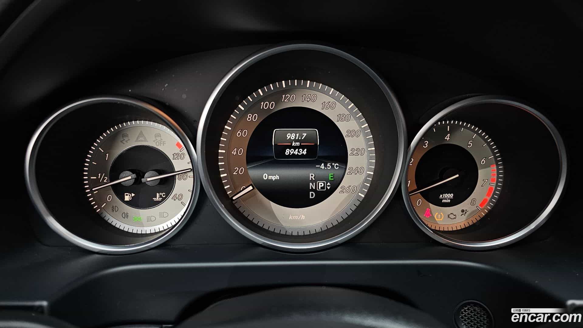 E-Class Mercedes-Benz 2015.2-INNER-008