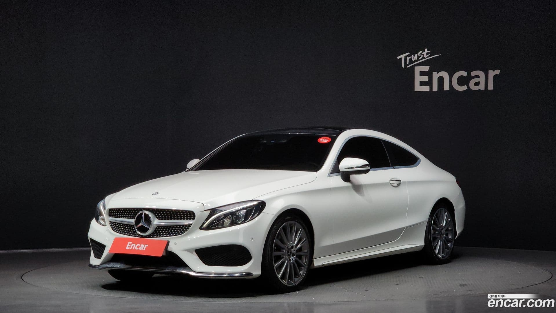 Main__Slider__Photo:C-Class Mercedes-Benz 2016.8-0
