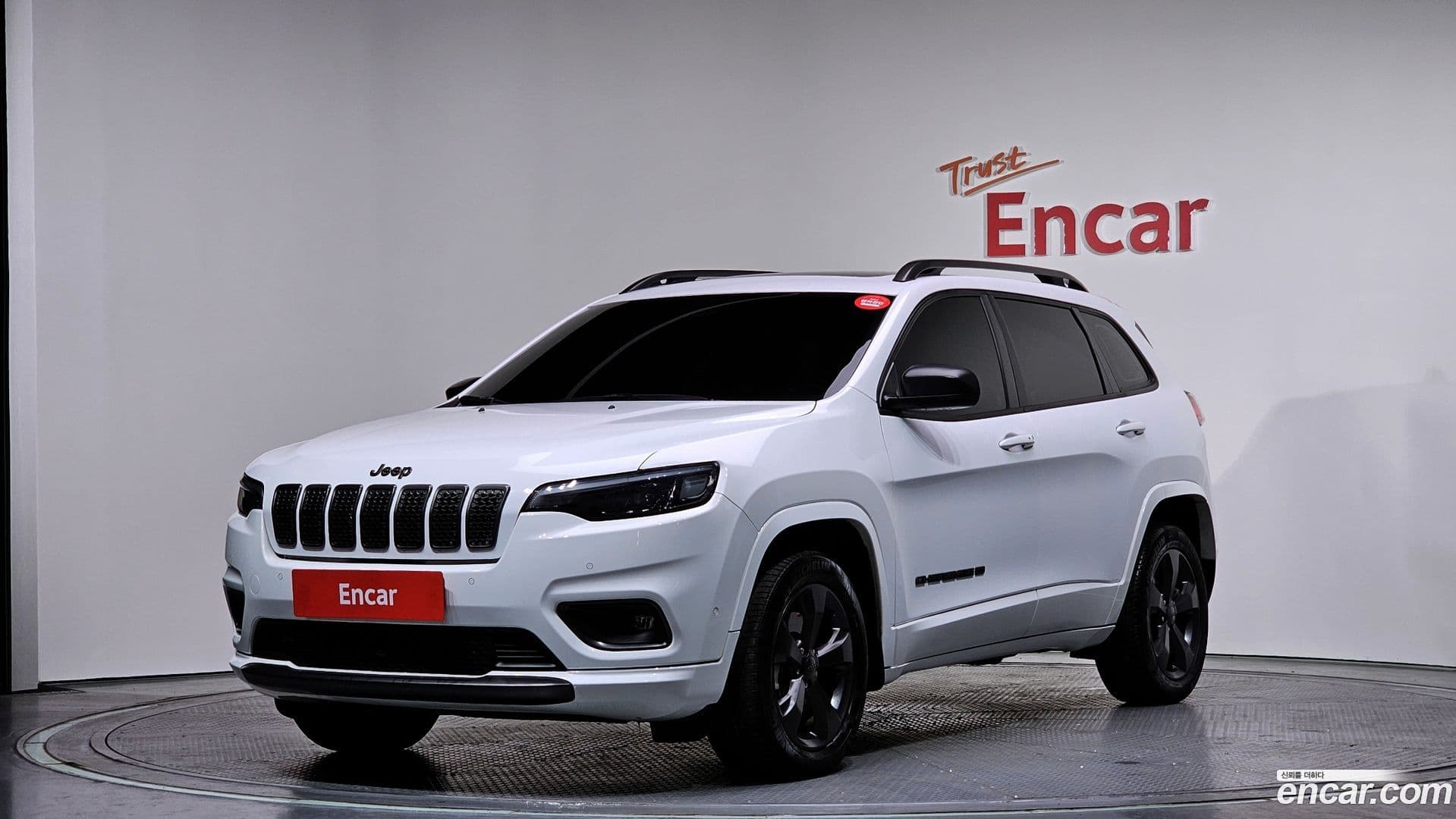 Main__Slider__Photo:Cherokee Jeep 2021.4-0