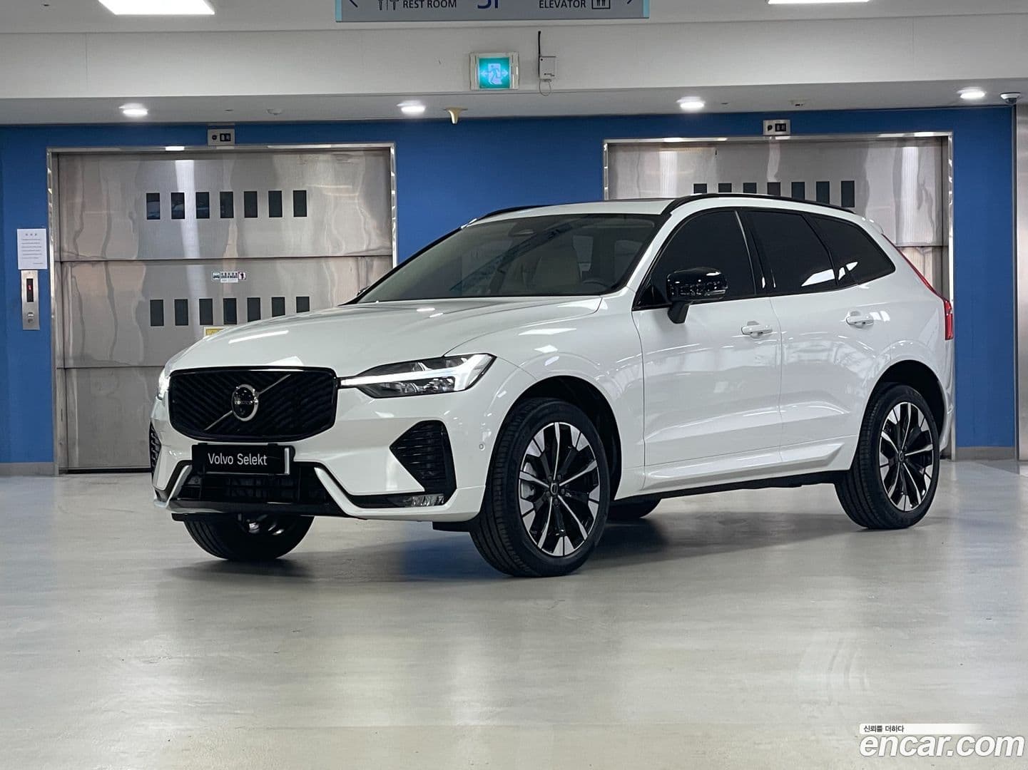 Main__Slider__Photo:XC60 Volvo 2025.7-0