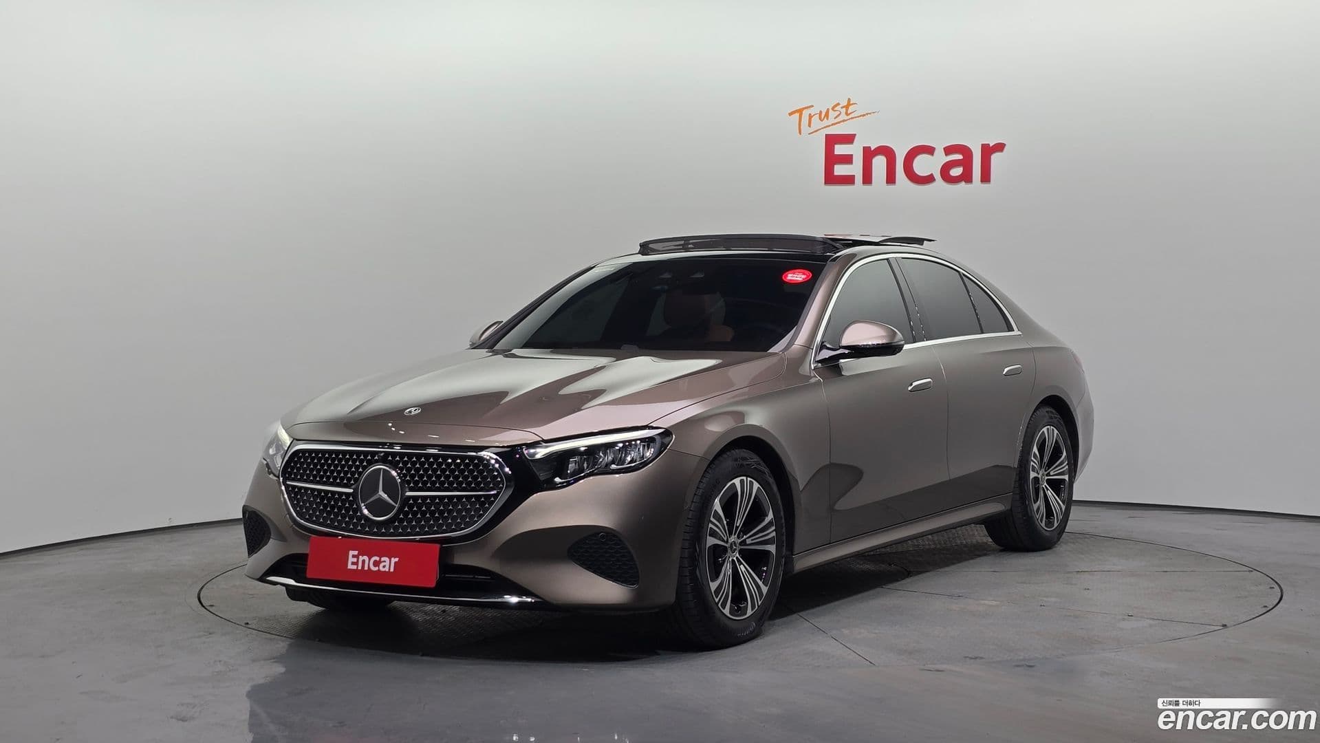 Main__Slider__Photo:E-Class Mercedes-Benz 2025.1-0