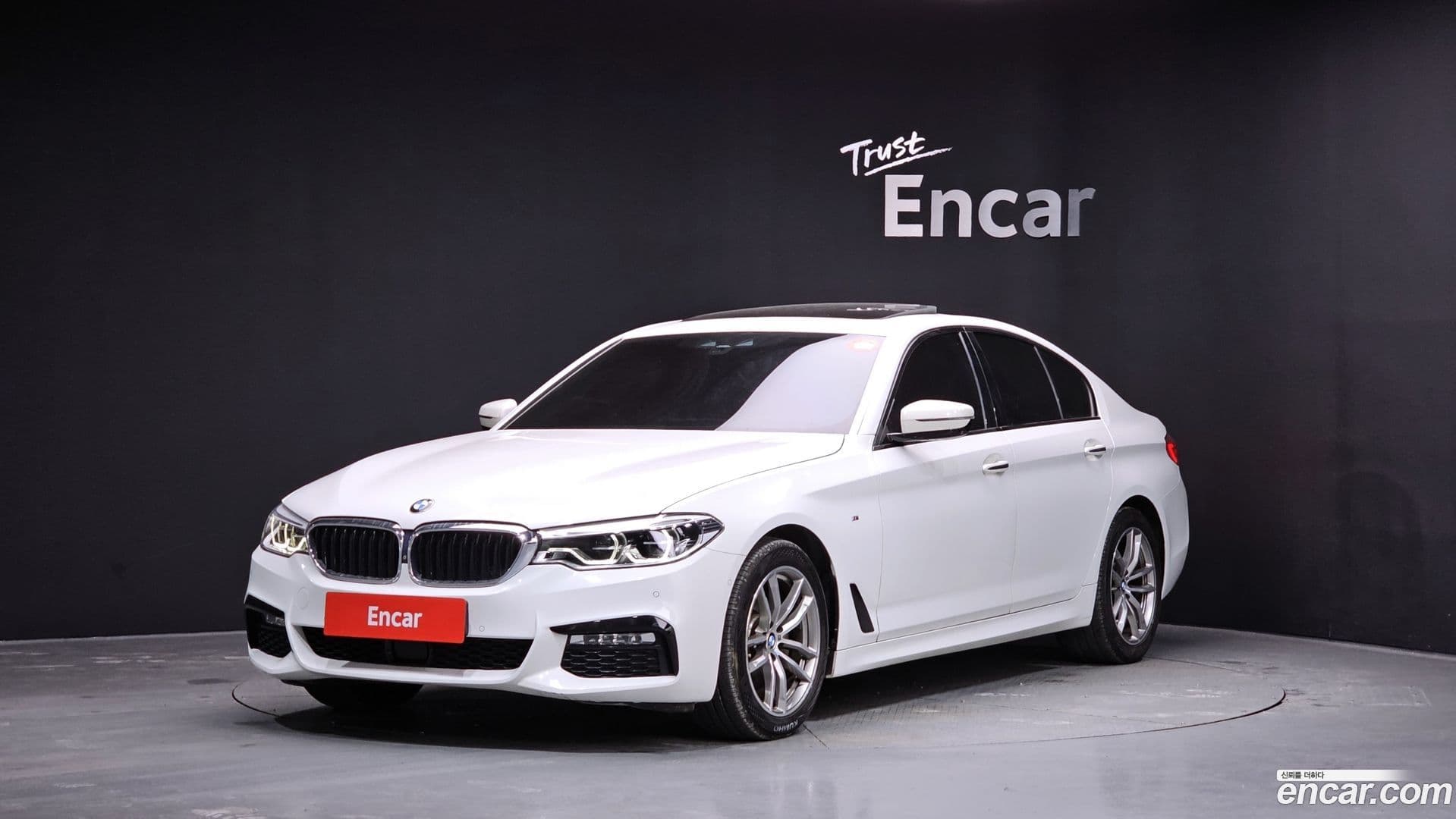 Main__Slider__Photo:5-Series BMW 2017.5-0