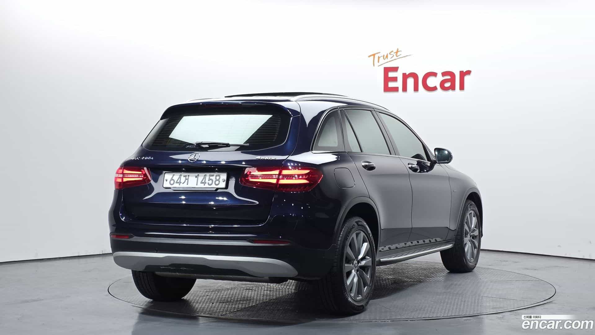 GLC-Class Mercedes-Benz 2018.10-OUTER-002